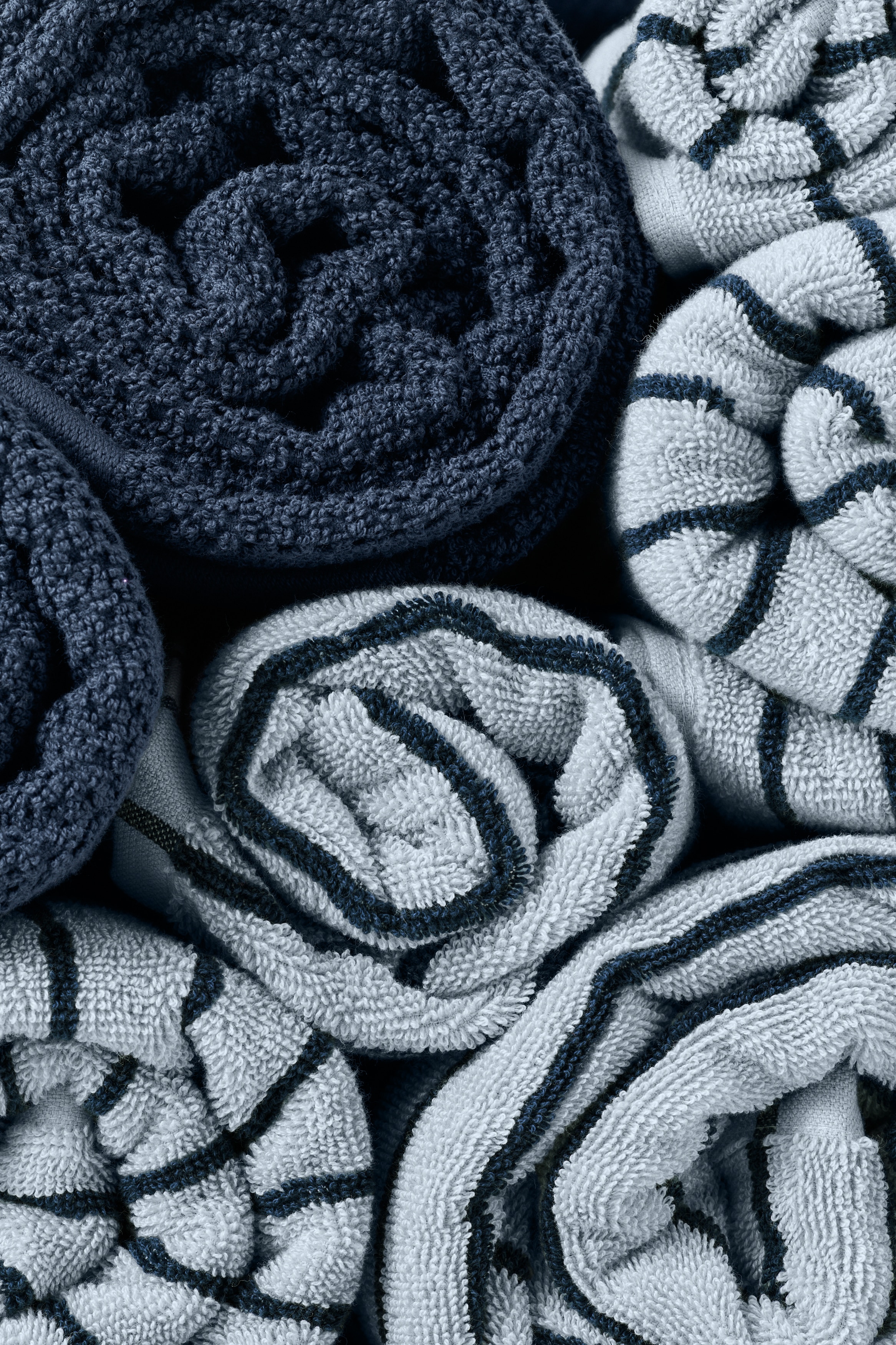 Drap de bain en coton éponge - Bleu marine/Vert foncé/Marron/Bleu ancien clair/Beige clair/Blanc/Rose poudré/Vert sauge/Vert foncé/Noir/Grège