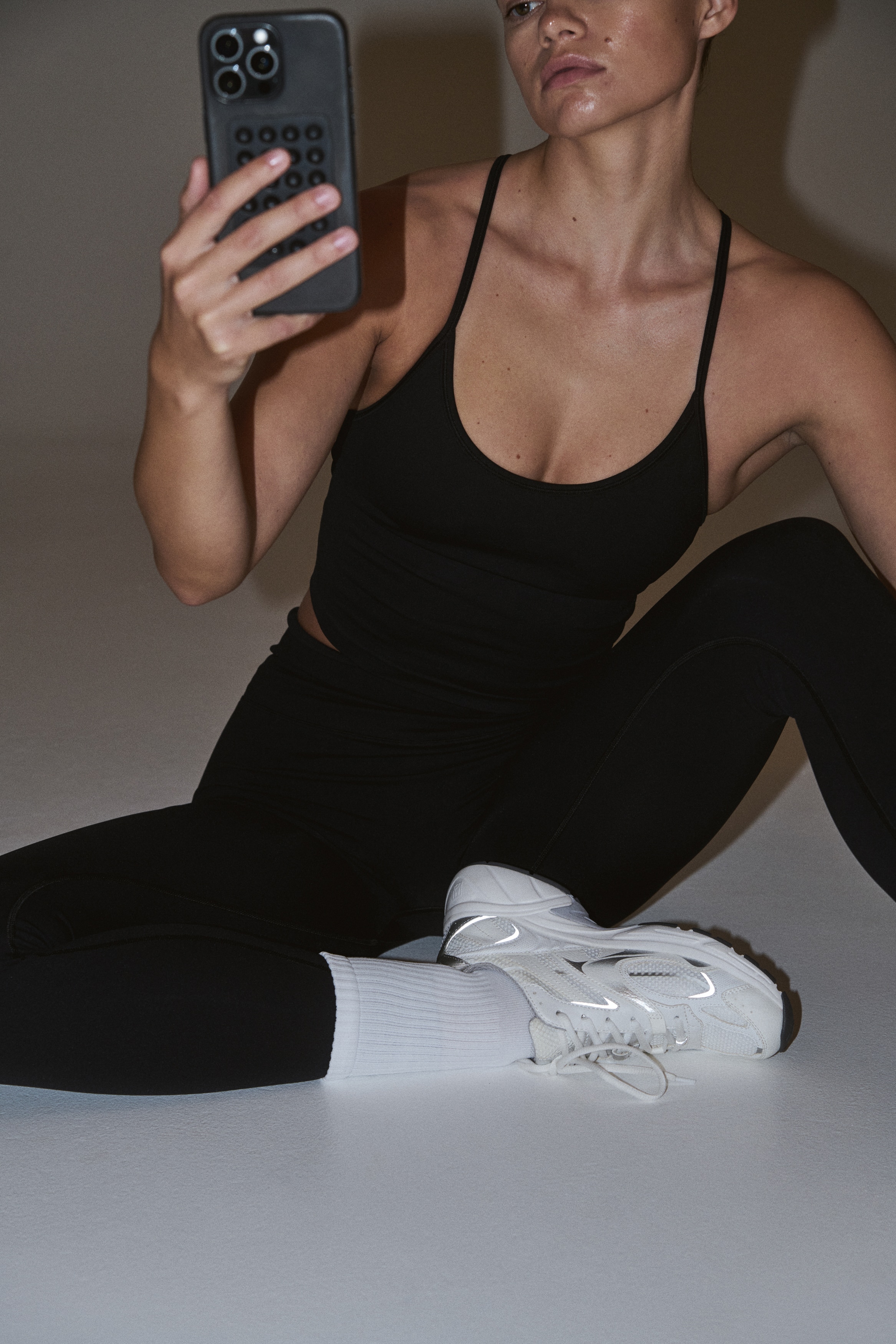 Träningstopp med DryMove™ Seamless - Svart/Mörkgrå/Ljusturkos/Brun