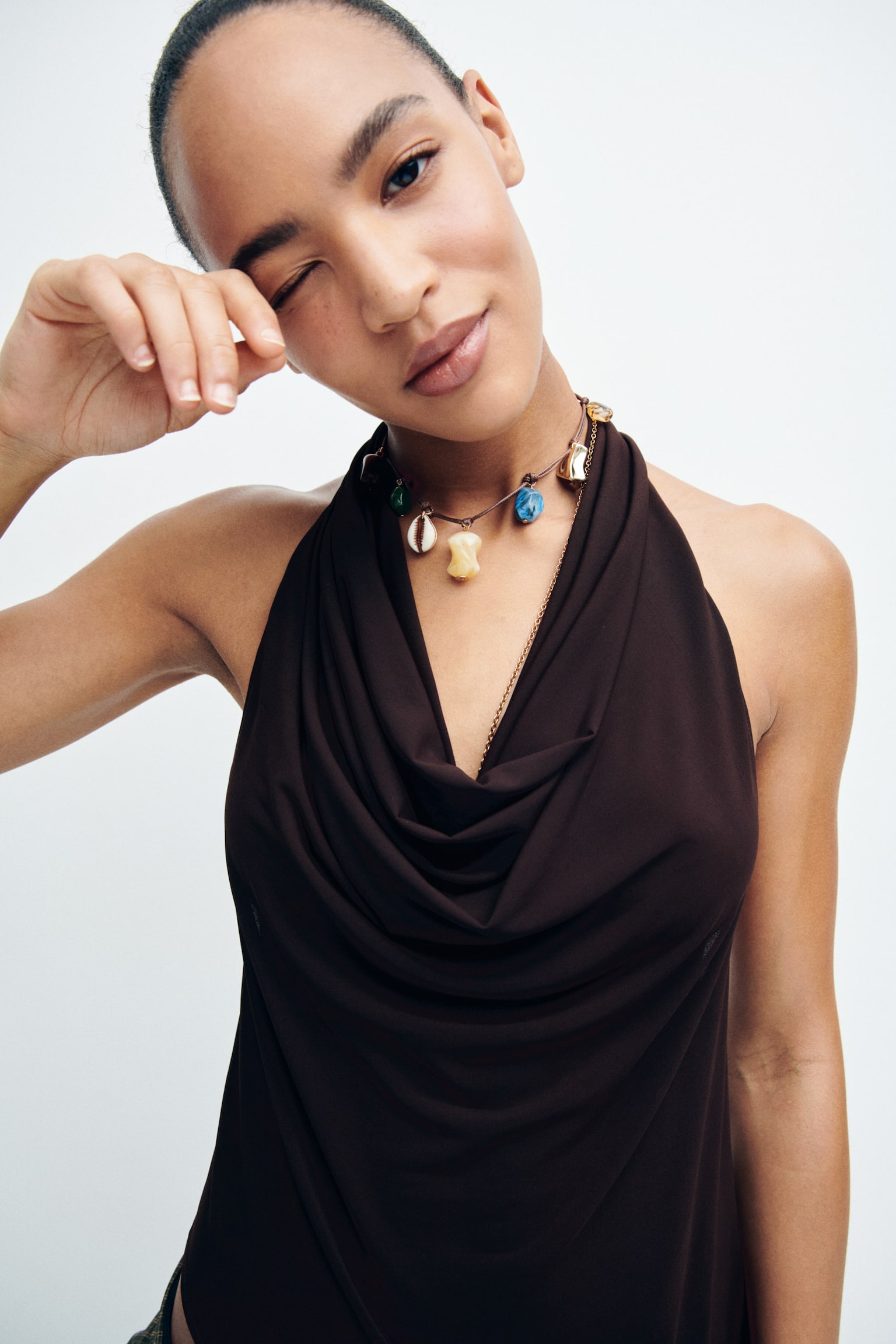 Женский топ H&M Asymmetric Halterneck Top, цвет: Тёмный коричневый — фото 4