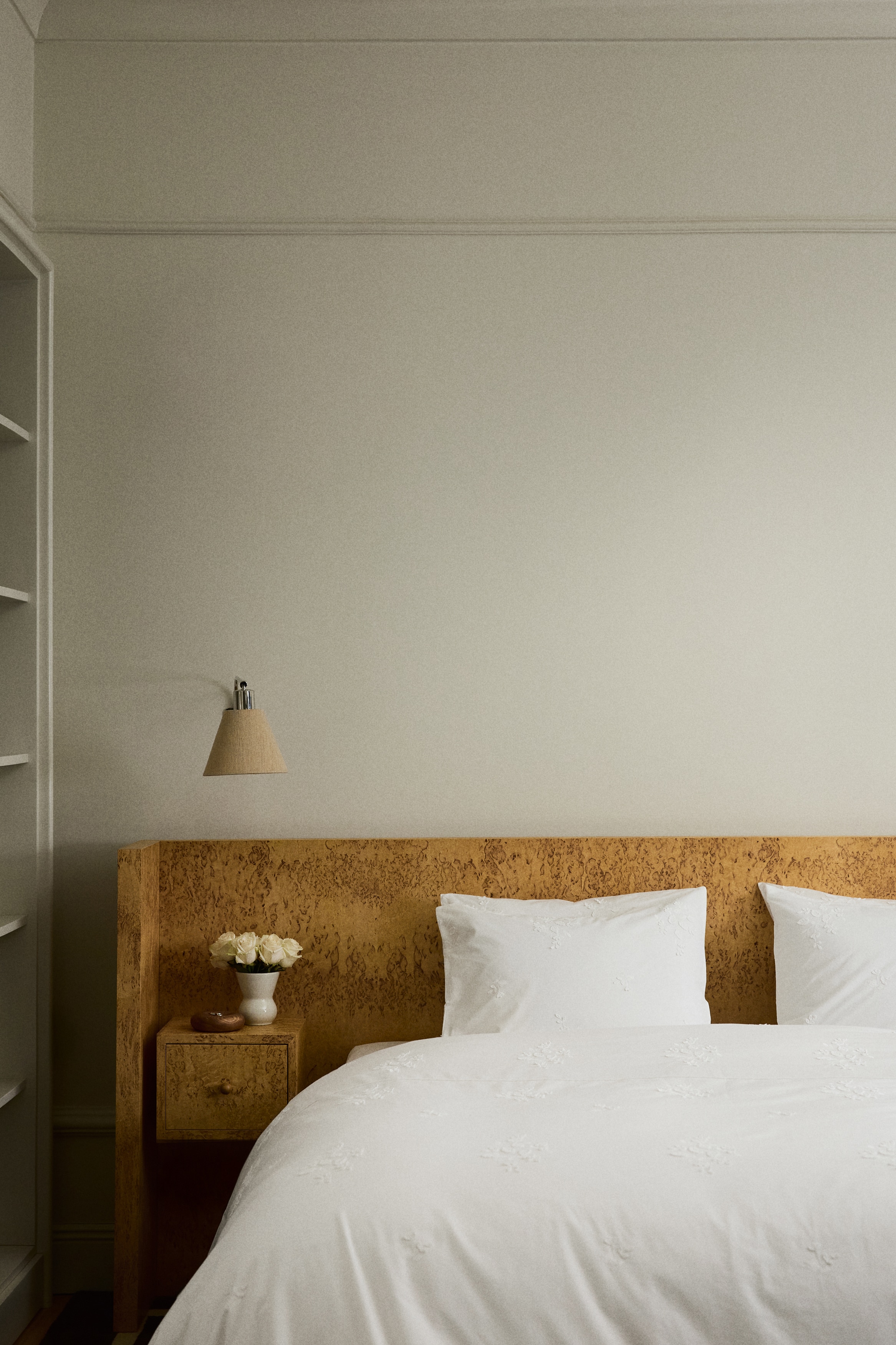 Komplet podwójnej pościeli z haftami - Biały/Kwiaty