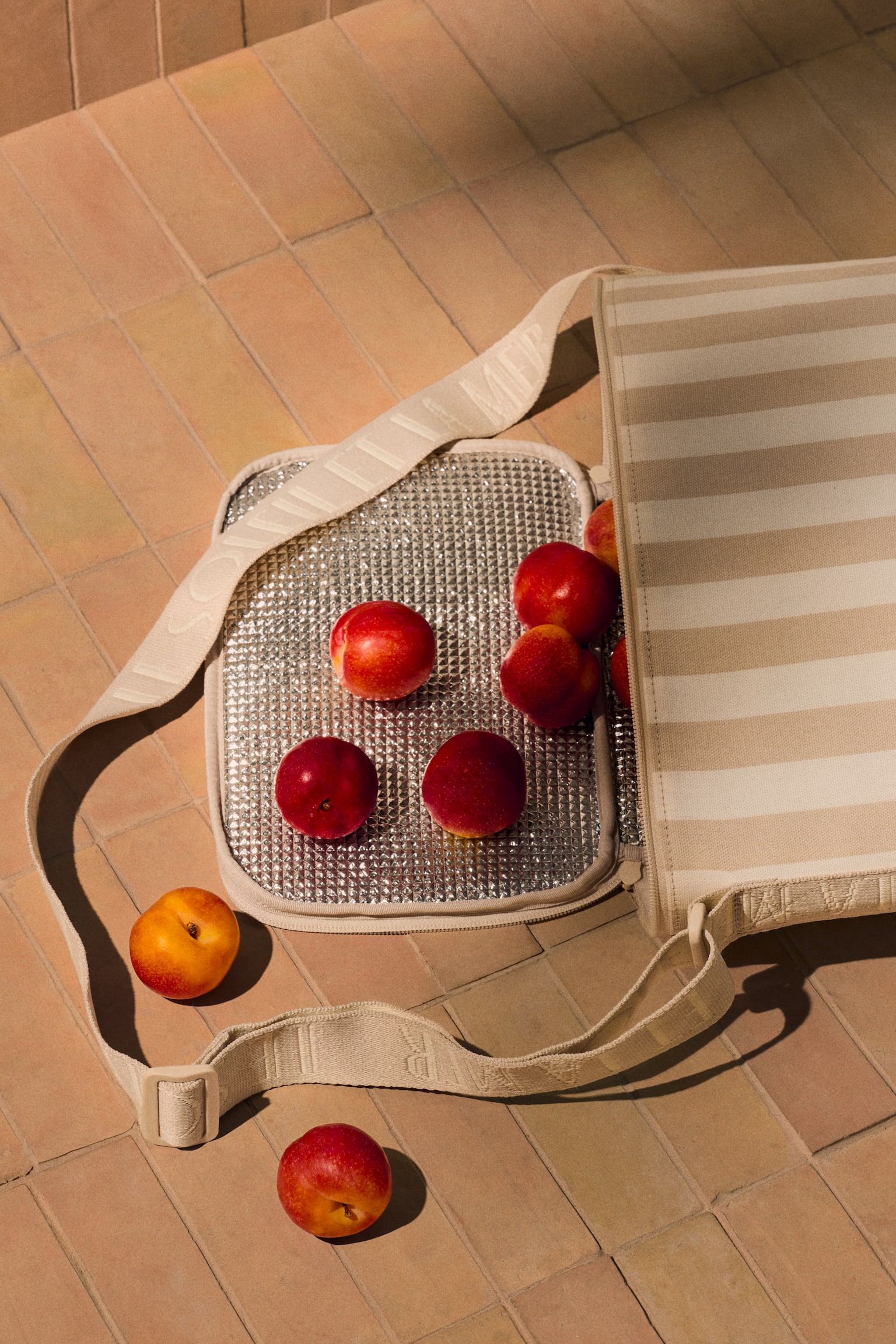 Water-repellent cool bag - Light beige/Striped/Dark green/Striped/Blue/Striped - 2