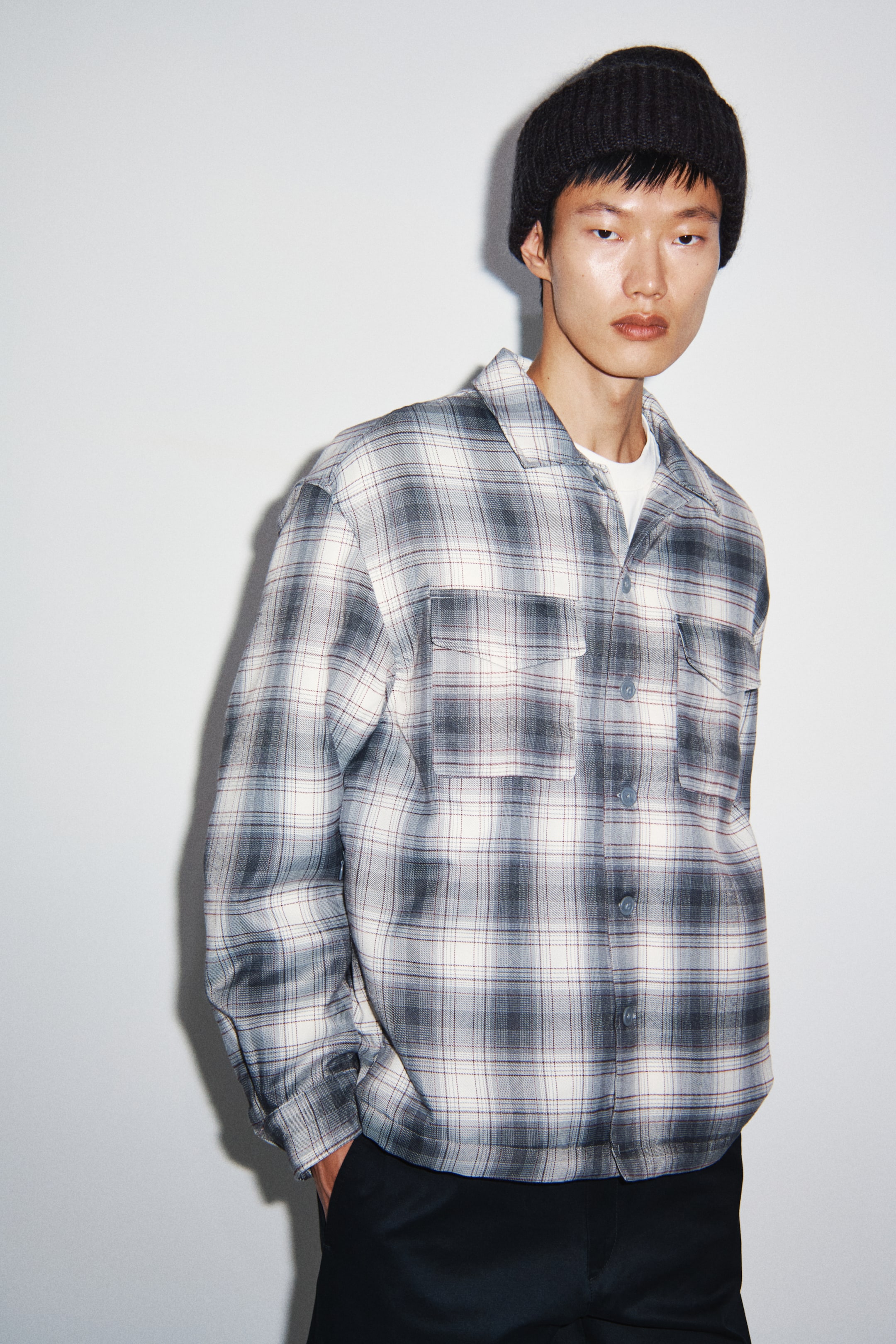 이미지 확대 보기: 라이트 패딩 오버셔츠 - 그레이/체크 - Men | H&M KR 2