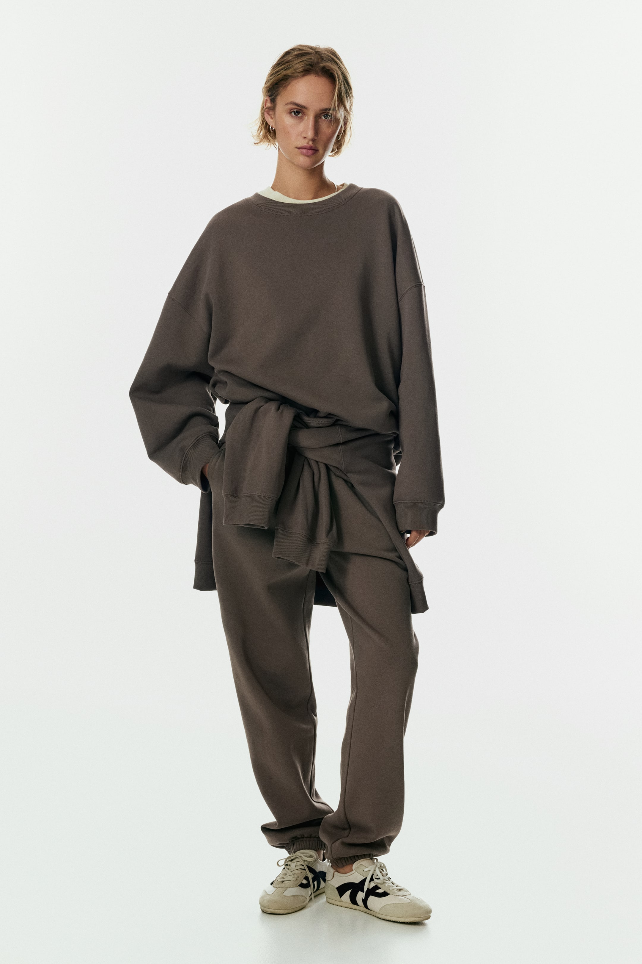 View larger image: Oversized sweatshirt - Dark greige - Ladies | H&M IN 2