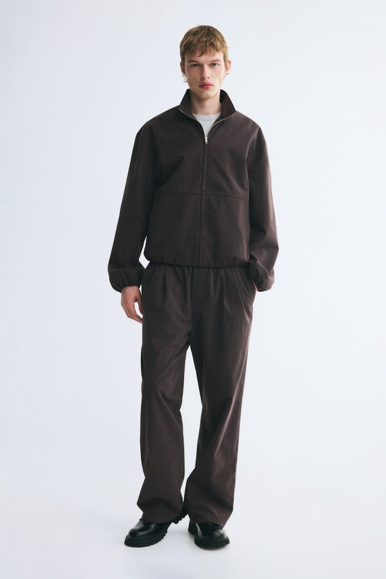 Pantalone s faltama Loose Fit