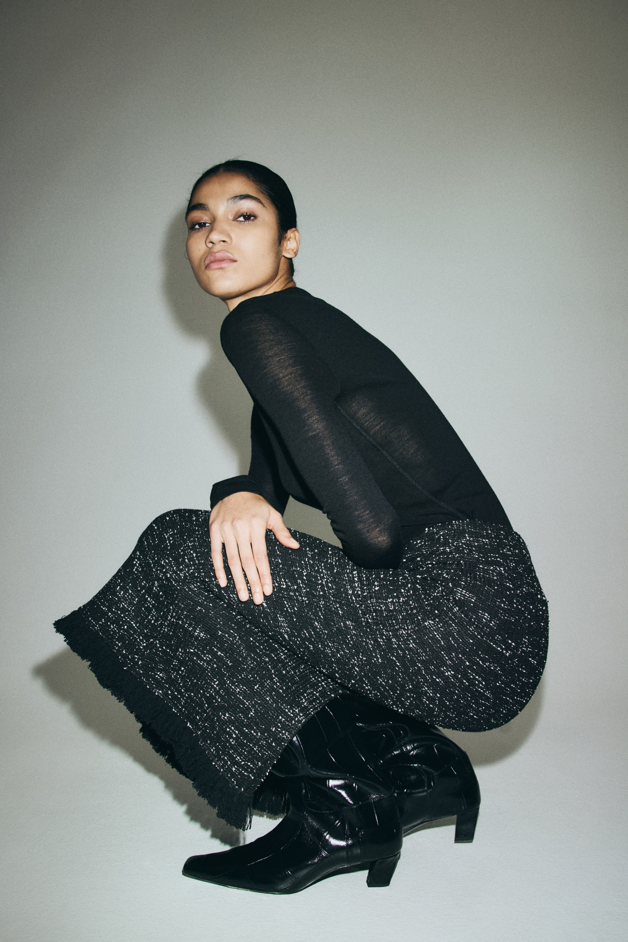 Vezi imaginea mai mare: Fustă-creion din bouclé - Negru-melanj - FEMEI | H&M RO 4