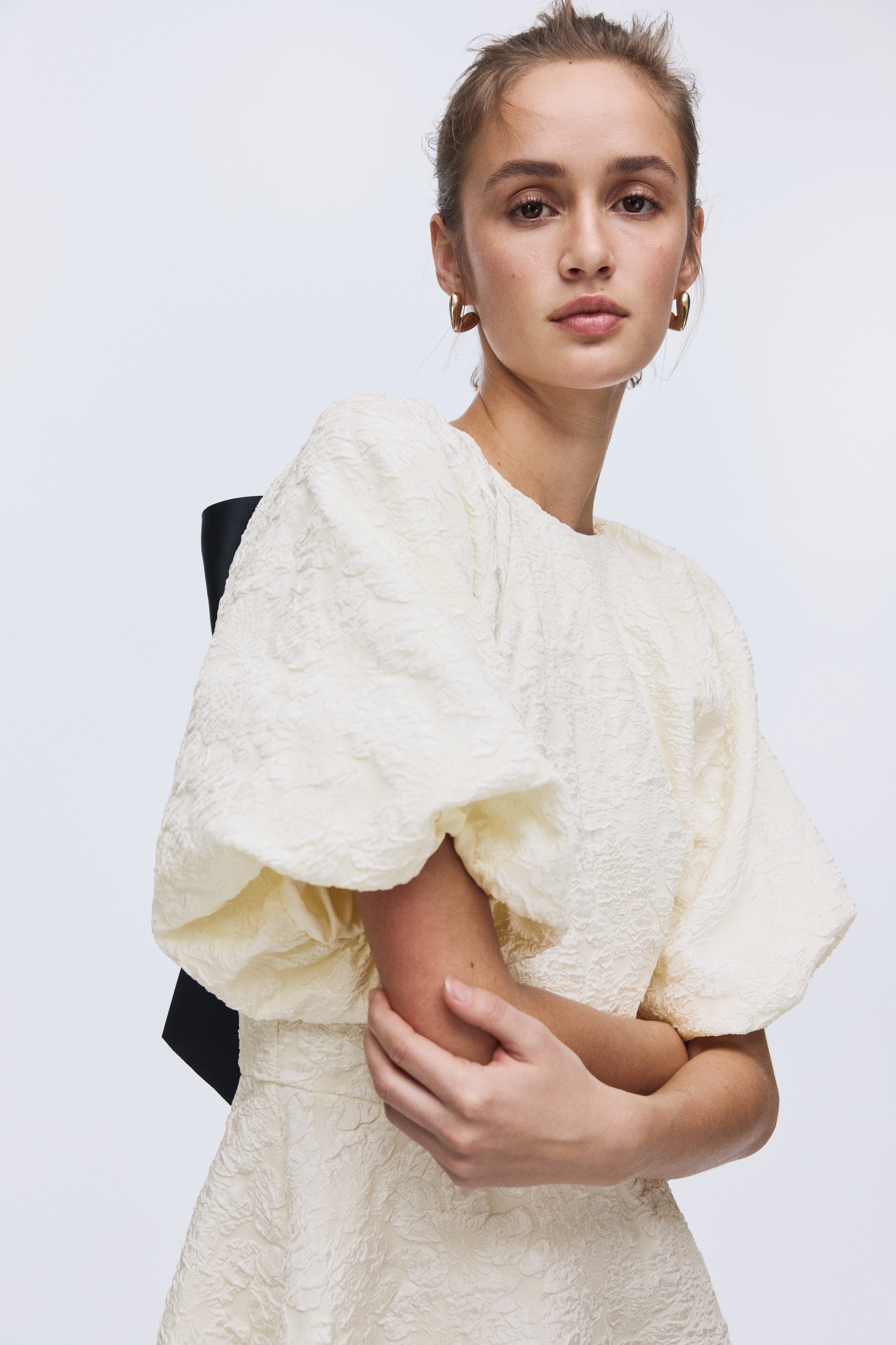 Balloon-sleeved dress