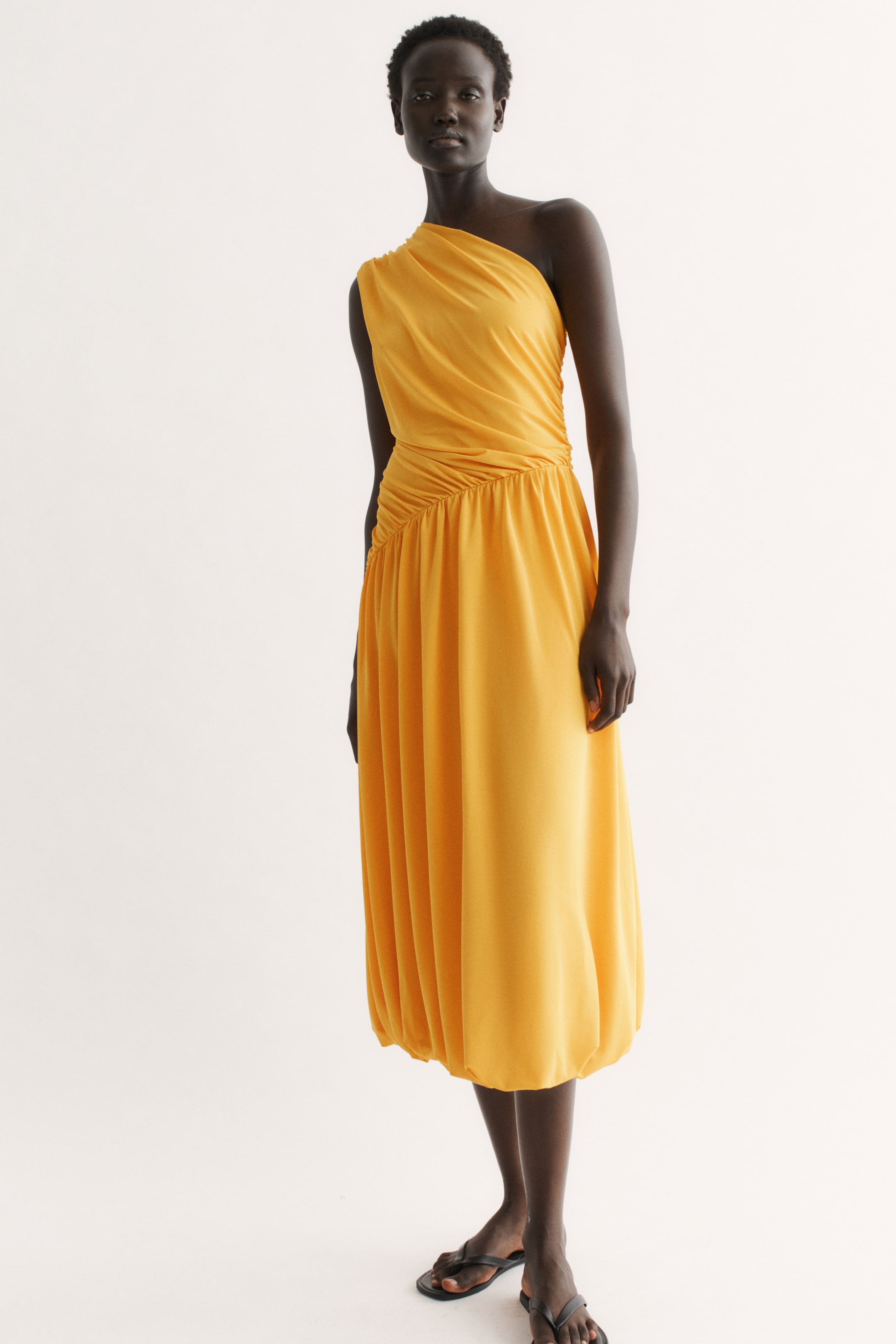 Agrandir l'image: Robe asymétrique avec base à effet boule - Jaune foncé - FEMME | H&M CH 1