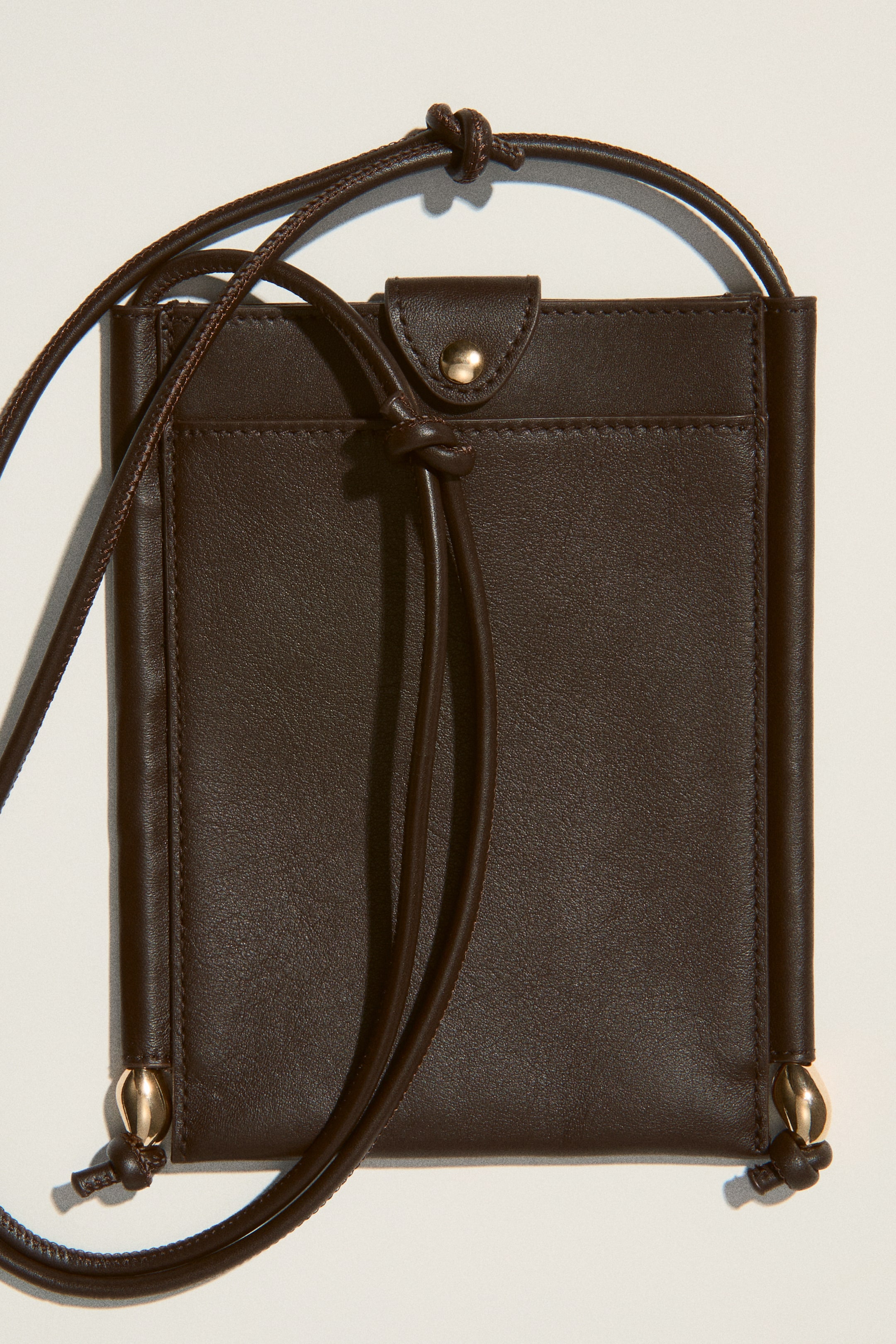 Zobraziť väčší obrázok: Kožená crossbody kabelka - Tmavohnedá - ŽENY | H&M SK 1