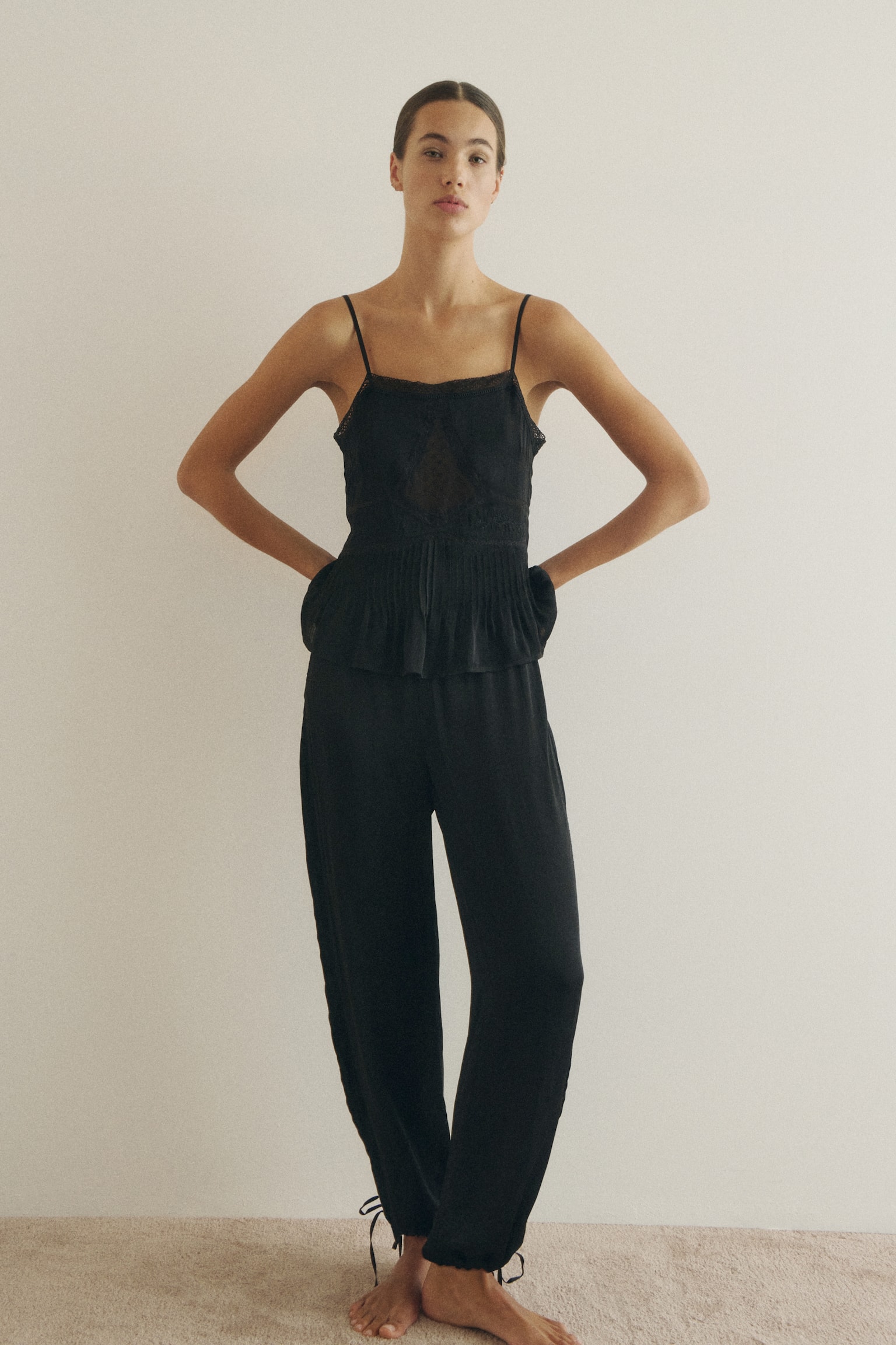 Stroptop i viskosesatin - Sort/Brun - 2