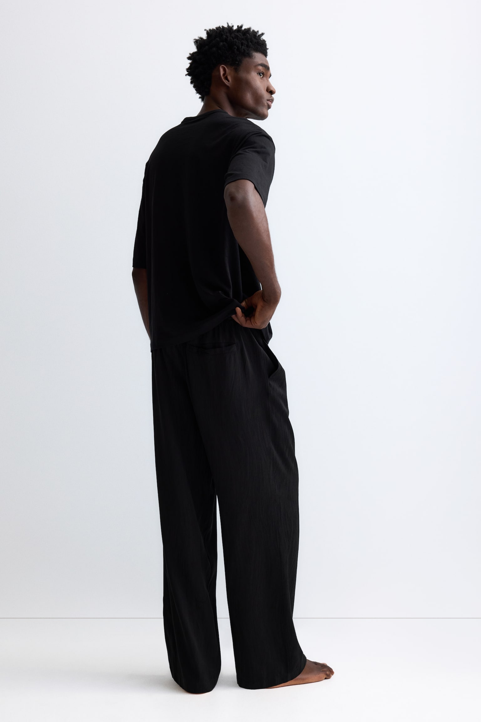 Relaxed Fit Pyjamas - Black - 7