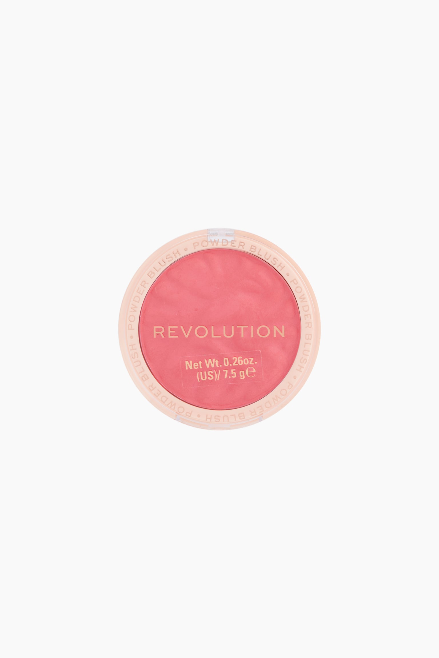 Ein rundes Kompaktpuderrouge zeigt in einer Draufsicht durch seinen transparenten Deckel ein lebendiges, rosafarbenes Puderrouge. Der Markenname âREVOLUTIONâ ist in goldener Schrift mittig auf dem Deckel zu sehen, während entlang des runden Randes wiederholt die Worte âPOWDER BLUSHâ aufgedruckt sind.