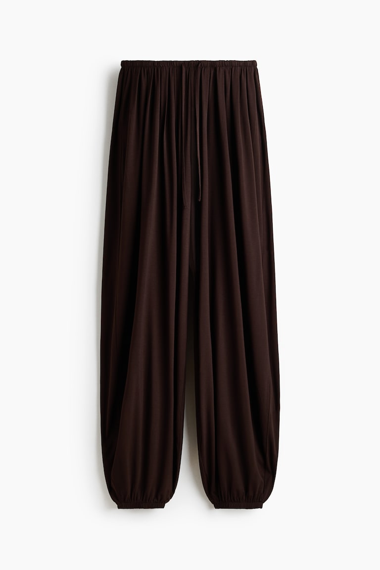 Pantalone balon kroja s učkurom