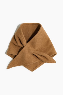 Scarf med nyckelhålsöppning