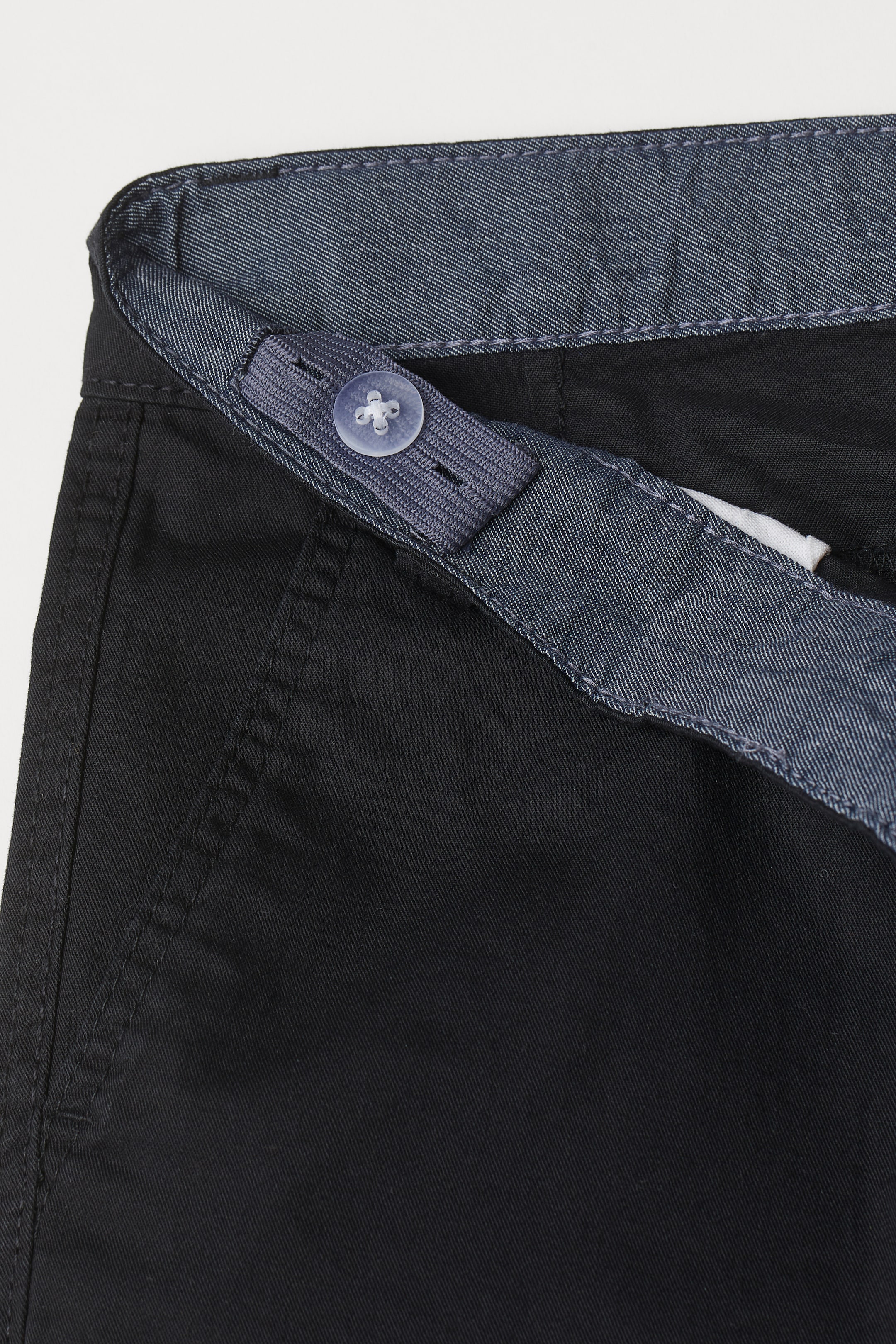 Zobacz większy obraz: Bawełniane szorty chinos - Czarny - Dziecko | H&M PL 3