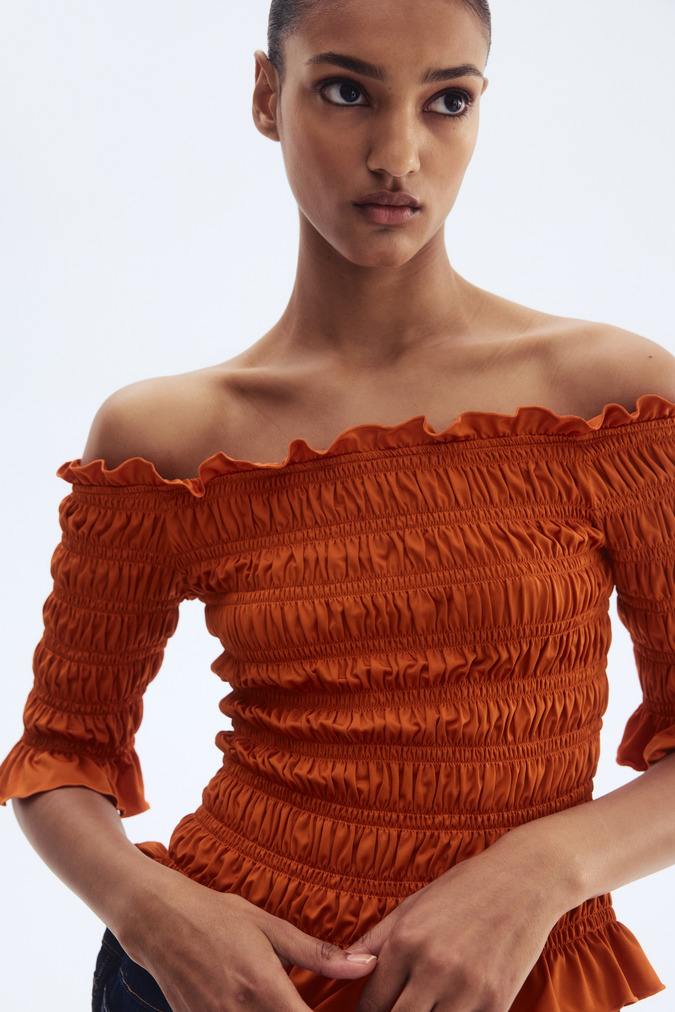 Nabrana bluza s otkrivenim ramenima - Narandžasta/Krem