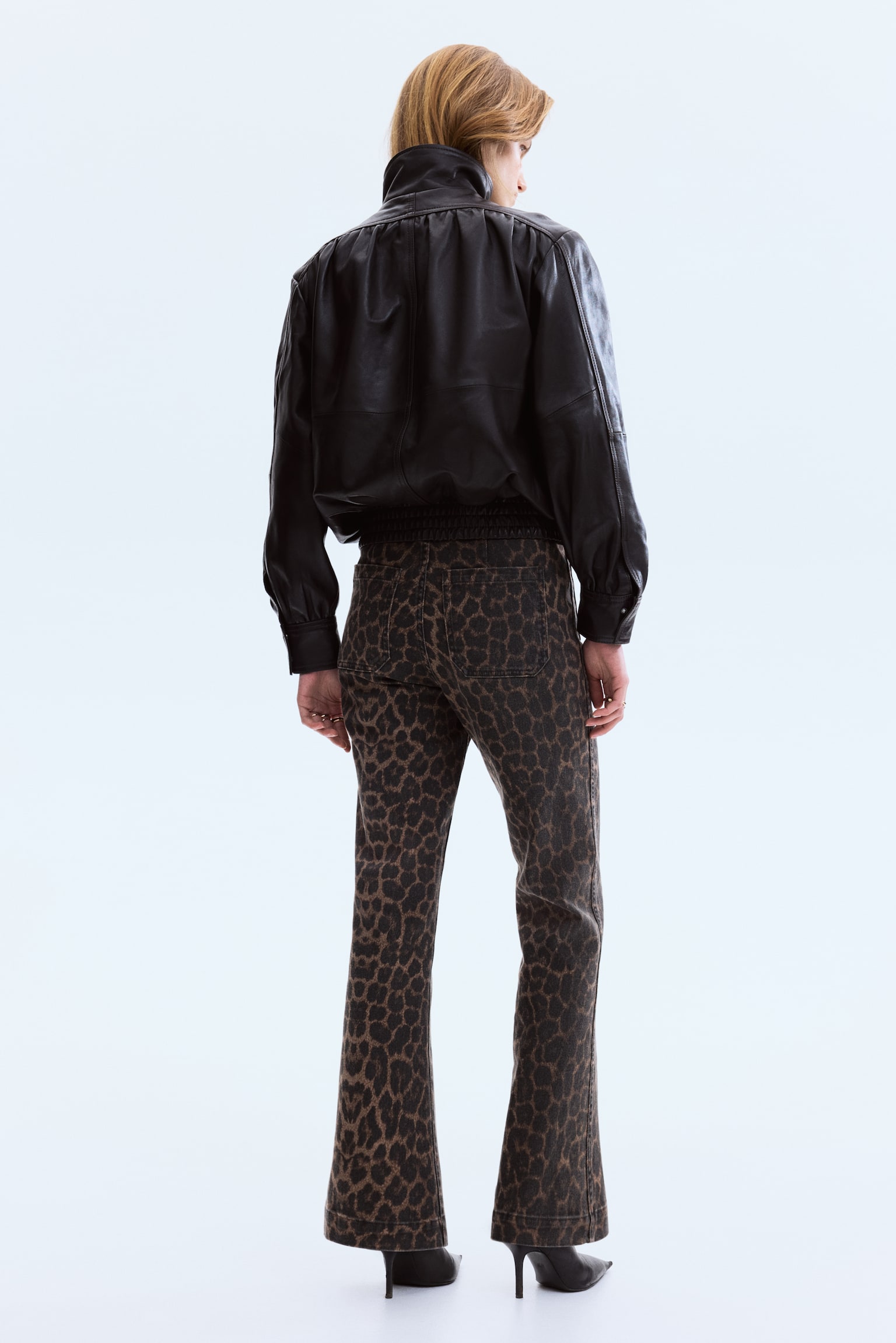 Flared High Jeans - Brown/Leopard print/Dark denim blue/White/White/Dark denim blue/Peach pink/Denim blue/Dark denim blue - 4