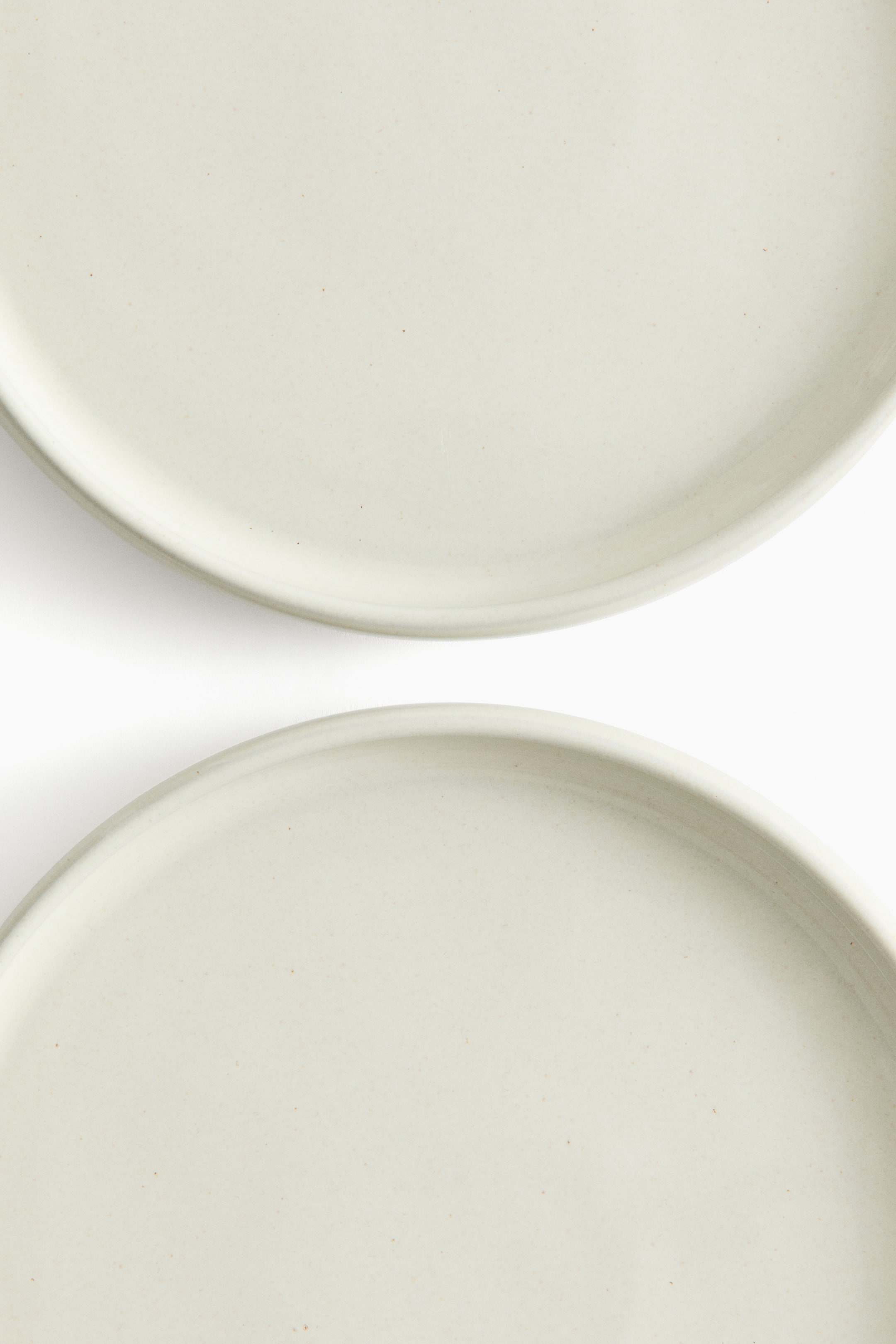 Lot de 2 petites assiettes en grès cérame