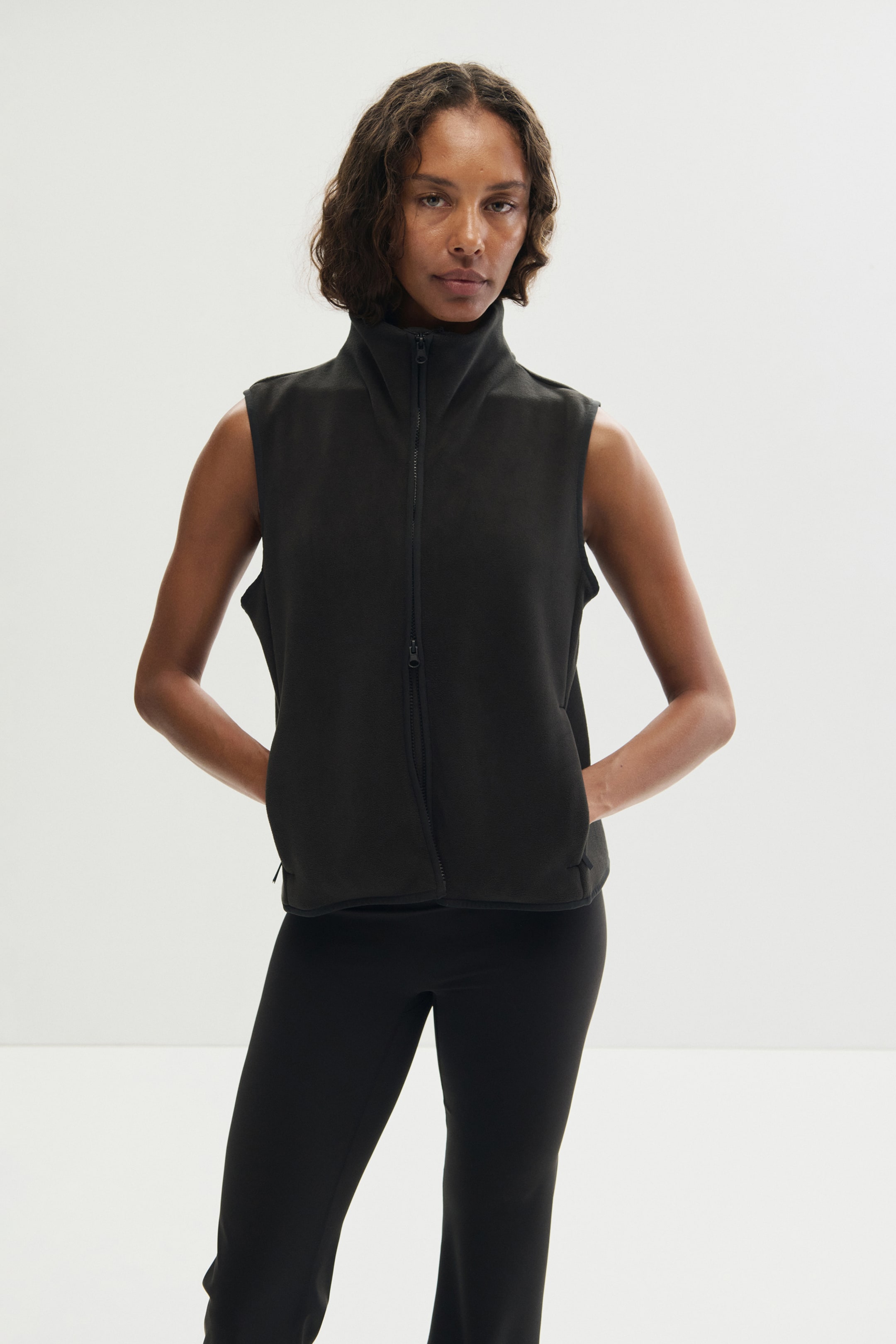 Женские жилеты H&M Fleece Sports Vest — фото 3