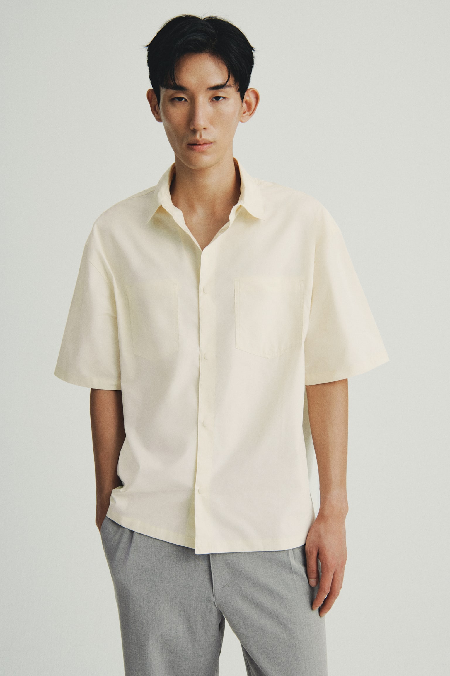 Loose Fit Short-sleeved cotton shirt - Màu kem/Màu xanh lá khói/Màu đen - 2