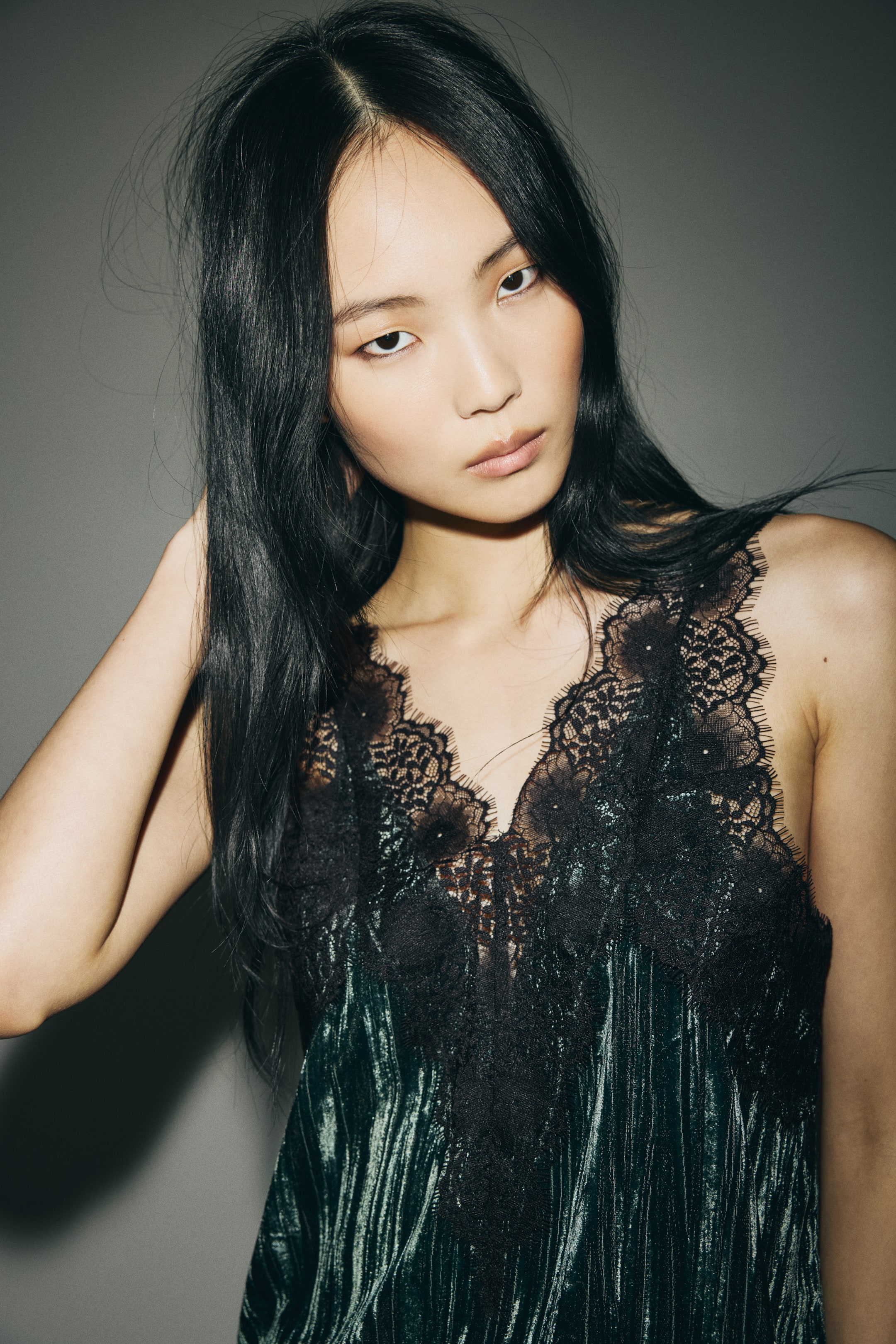 Vezi imaginea mai mare: Top din catifea cu bordură de dantelă - Verde-închis - FEMEI | H&M RO 1