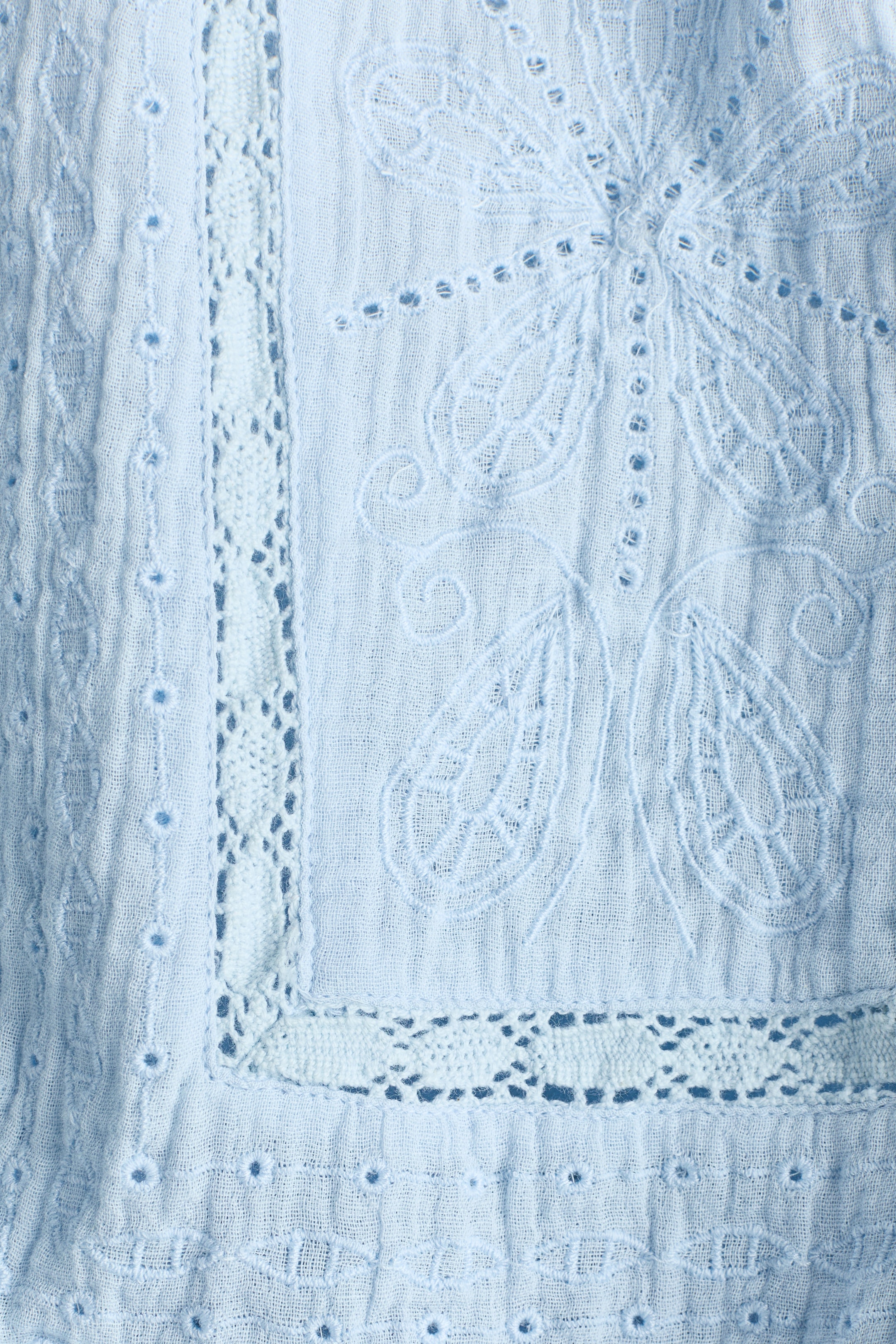 Haut en mousseline avec broderie anglaise