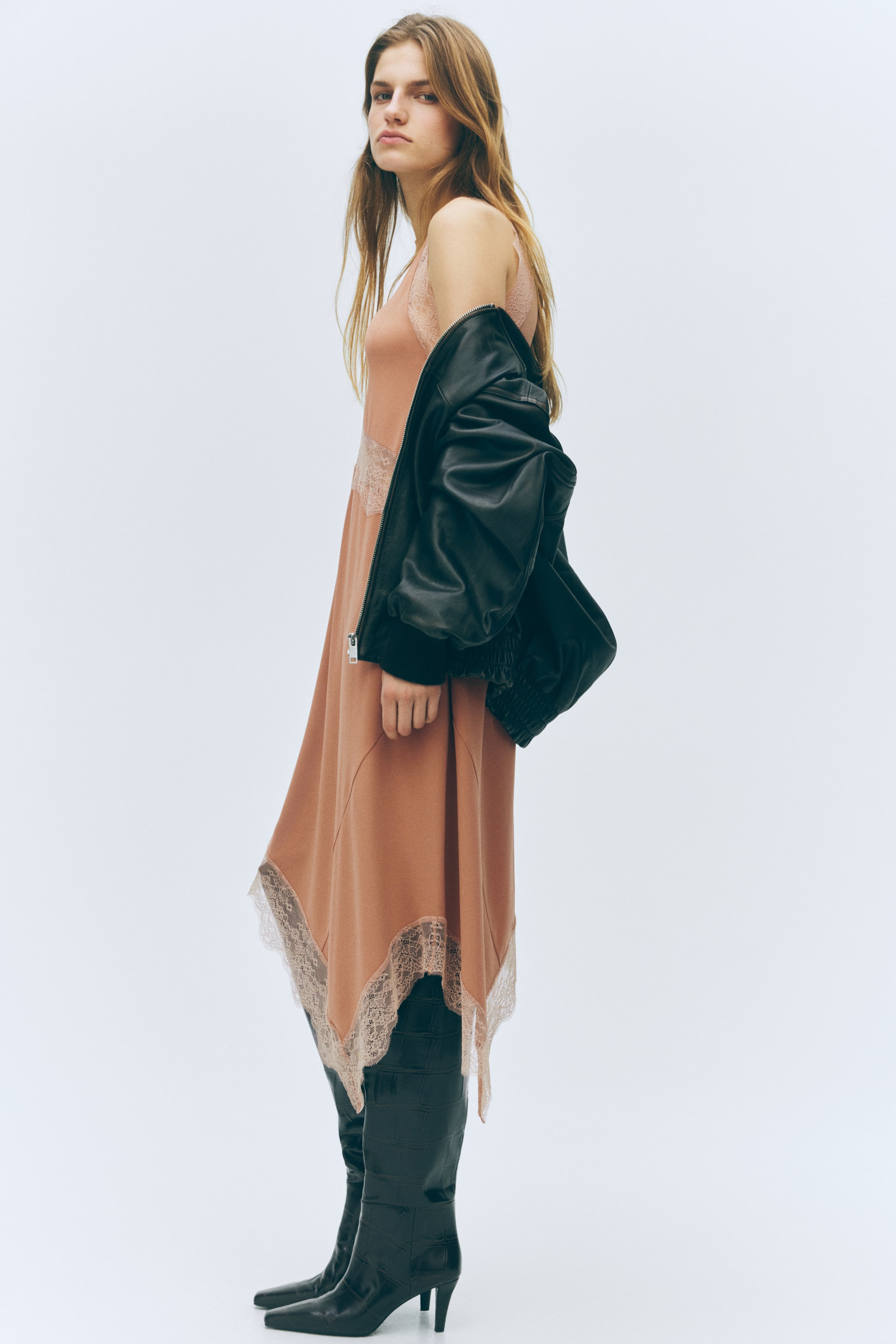 Vis større bilde: Kjole med blondekant - Beige - DAME | H&M NO 3