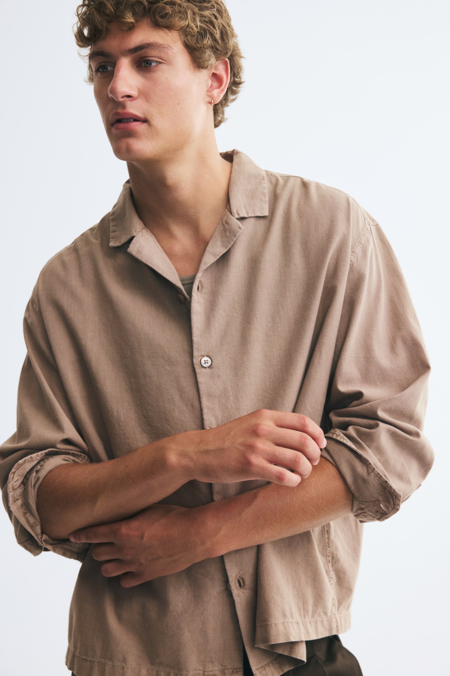 Мужская рубашка H&M Relaxed-Fit Long-Sleeved Cotton Resort, цвет: Бежевый — фото 4