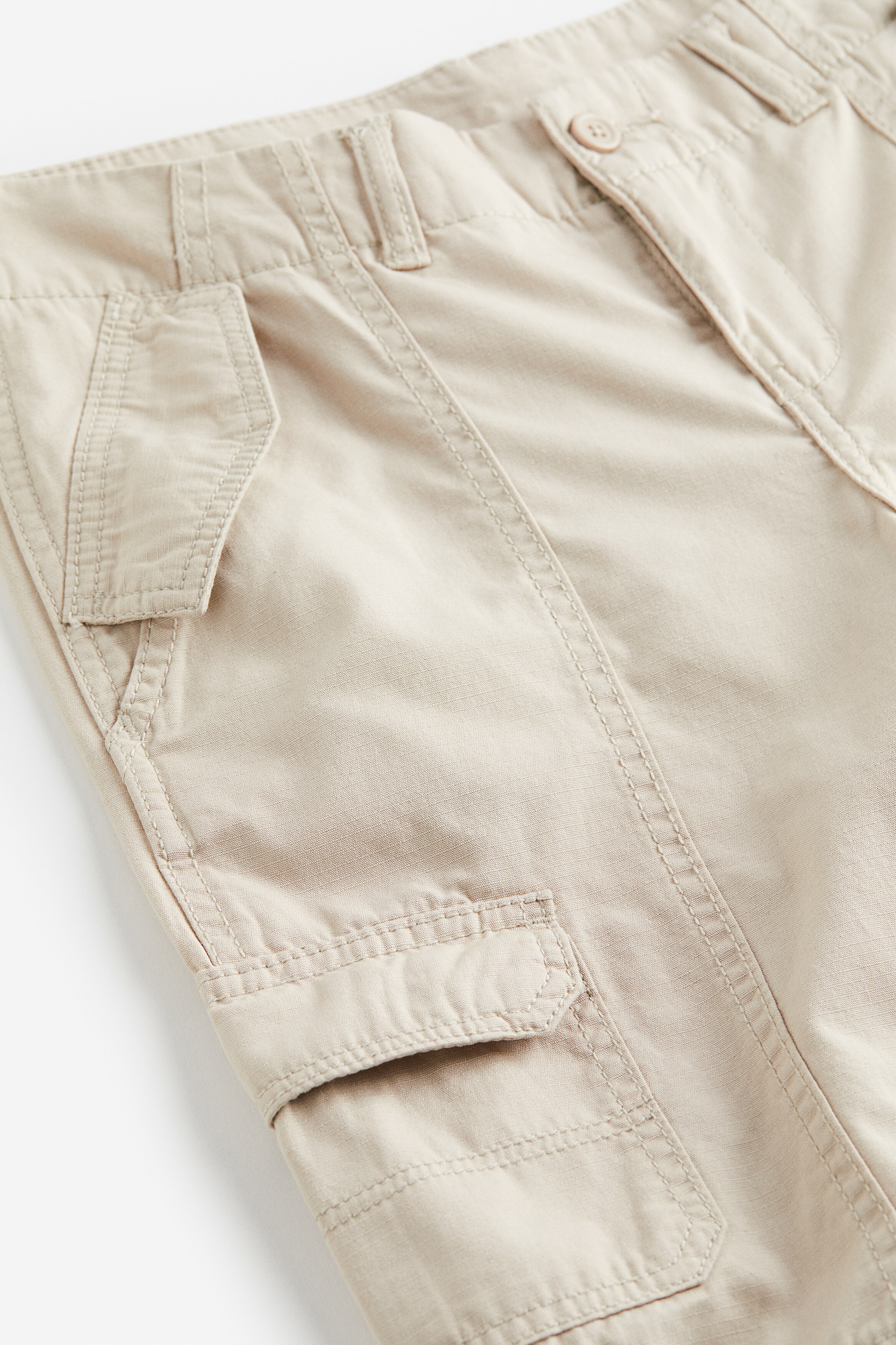 Low-waisted cargo trousers