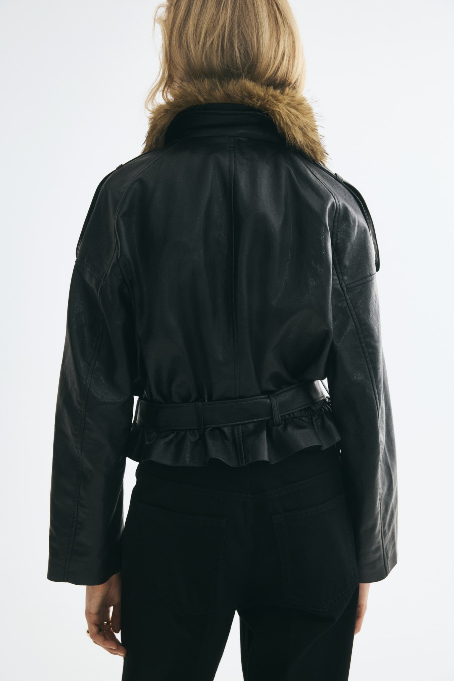 Женская куртка H&M Coated Jacket with Fluffy Collar, цвет: Чёрный — фото 5