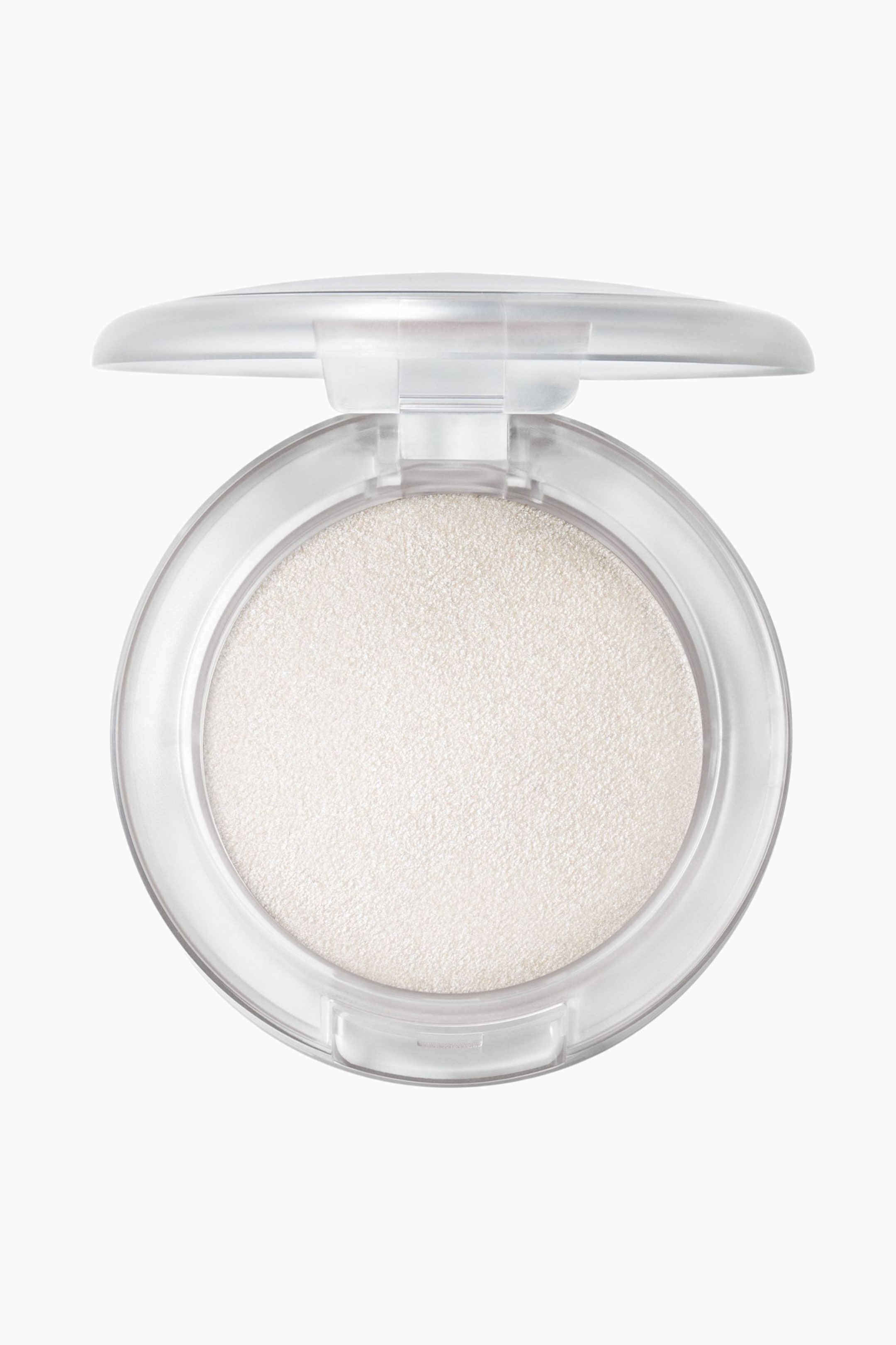 Näytä suurempi kuva: Glow Play Bouncy Highlighter on esillä edestäpäin avoimessa, pyöreässä, läpikuultavassa kompaktissa. Kompaktissa näkyy kimalteleva, helmiäishohtoinen valkoinen puuteri pyöreässä keskikupissa.
