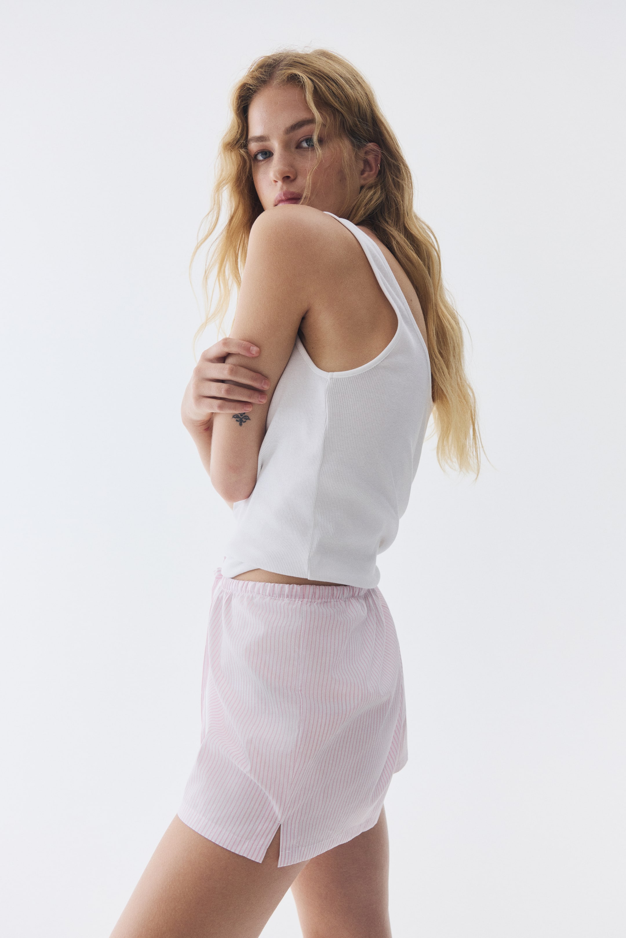 Xem ảnh lớn hơn: Bộ 2 quần đùi ngủ vải cotton poplin - Màu hồng/Kẻ - Ladies | H&M VN 1