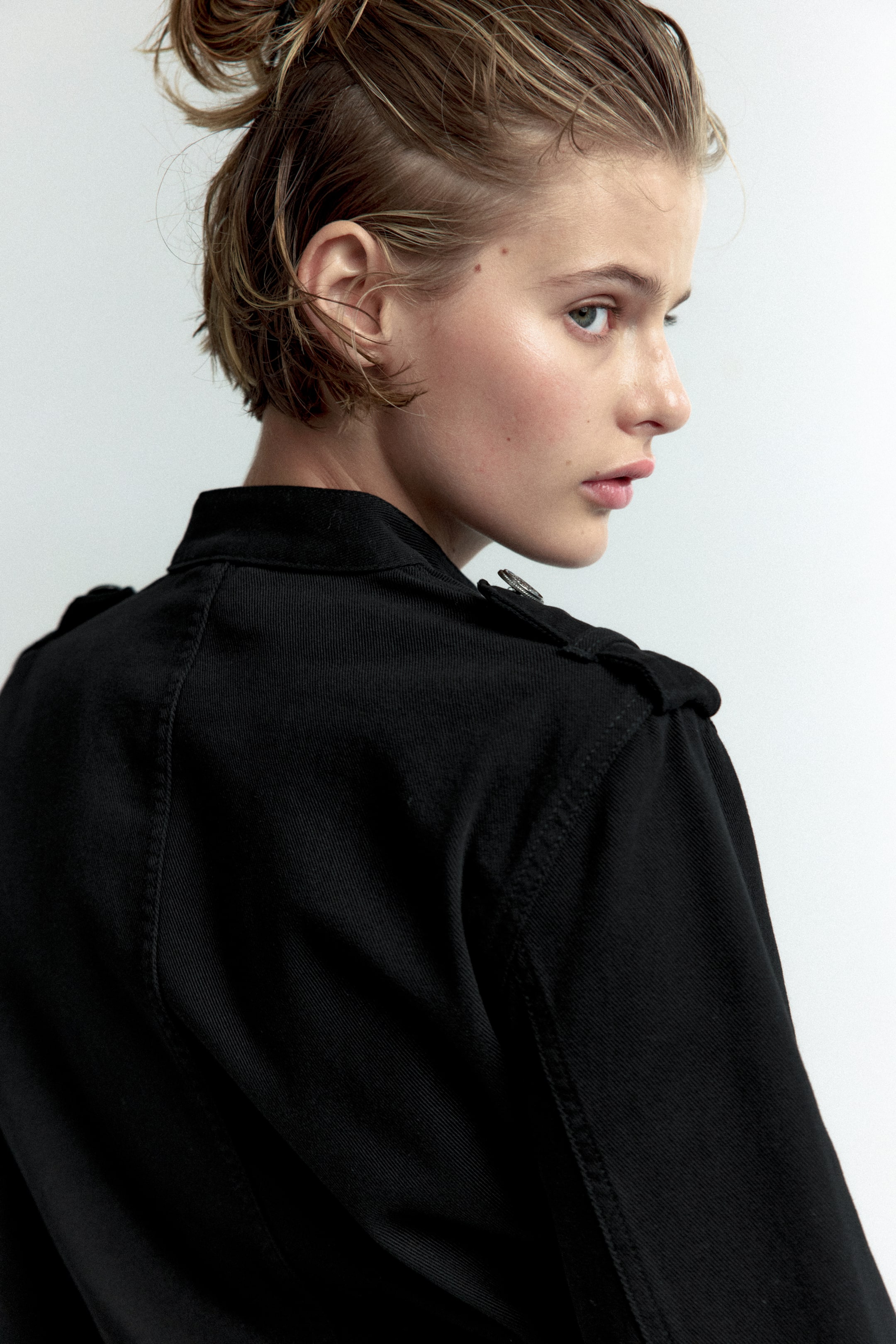 Женские куртки H&M Button-Detail Cotton Twill Jacket — фото 5