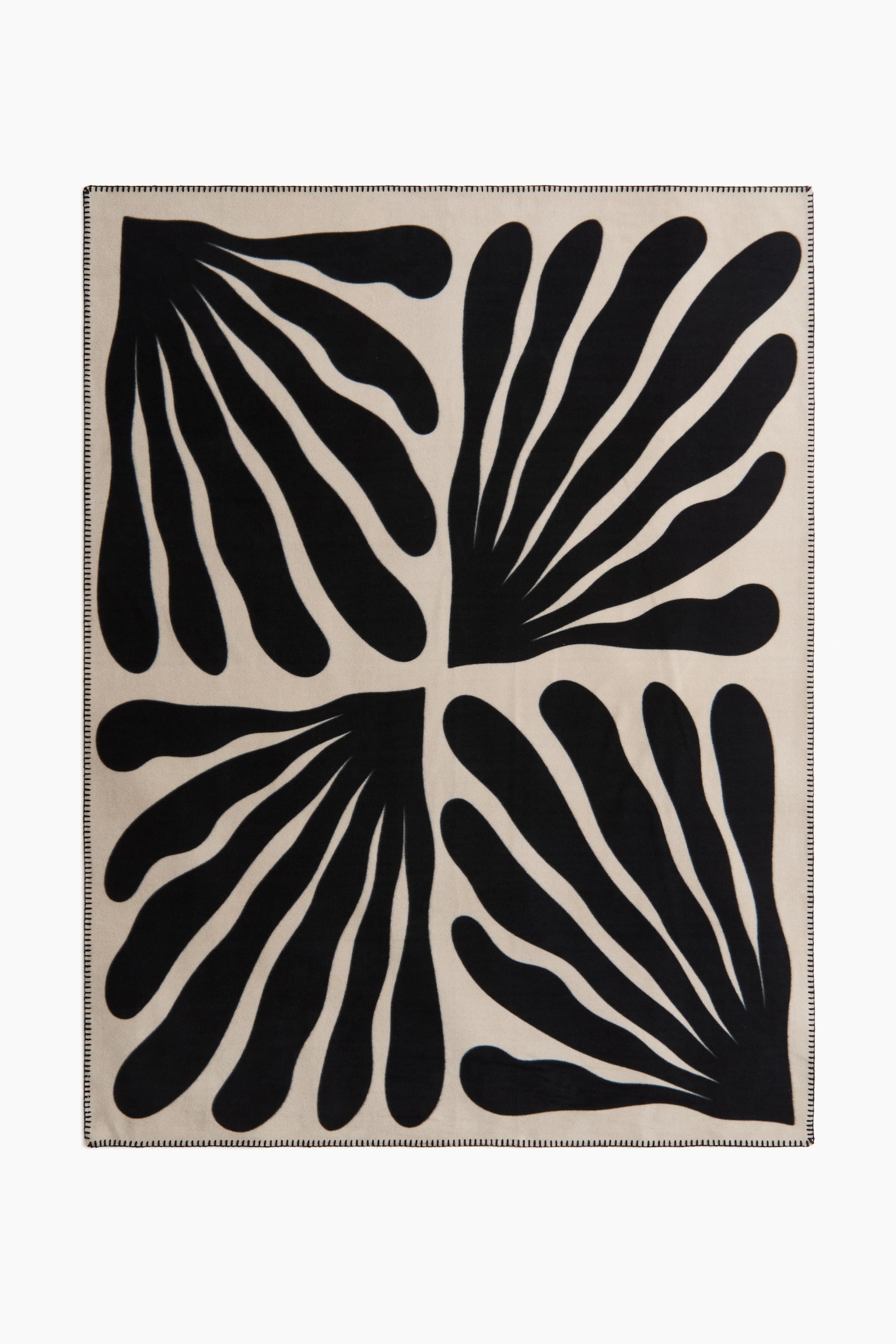 Patterned fleece blanket - Beige/Black/Beige/White/Blue/White/Red/Light pink - 2