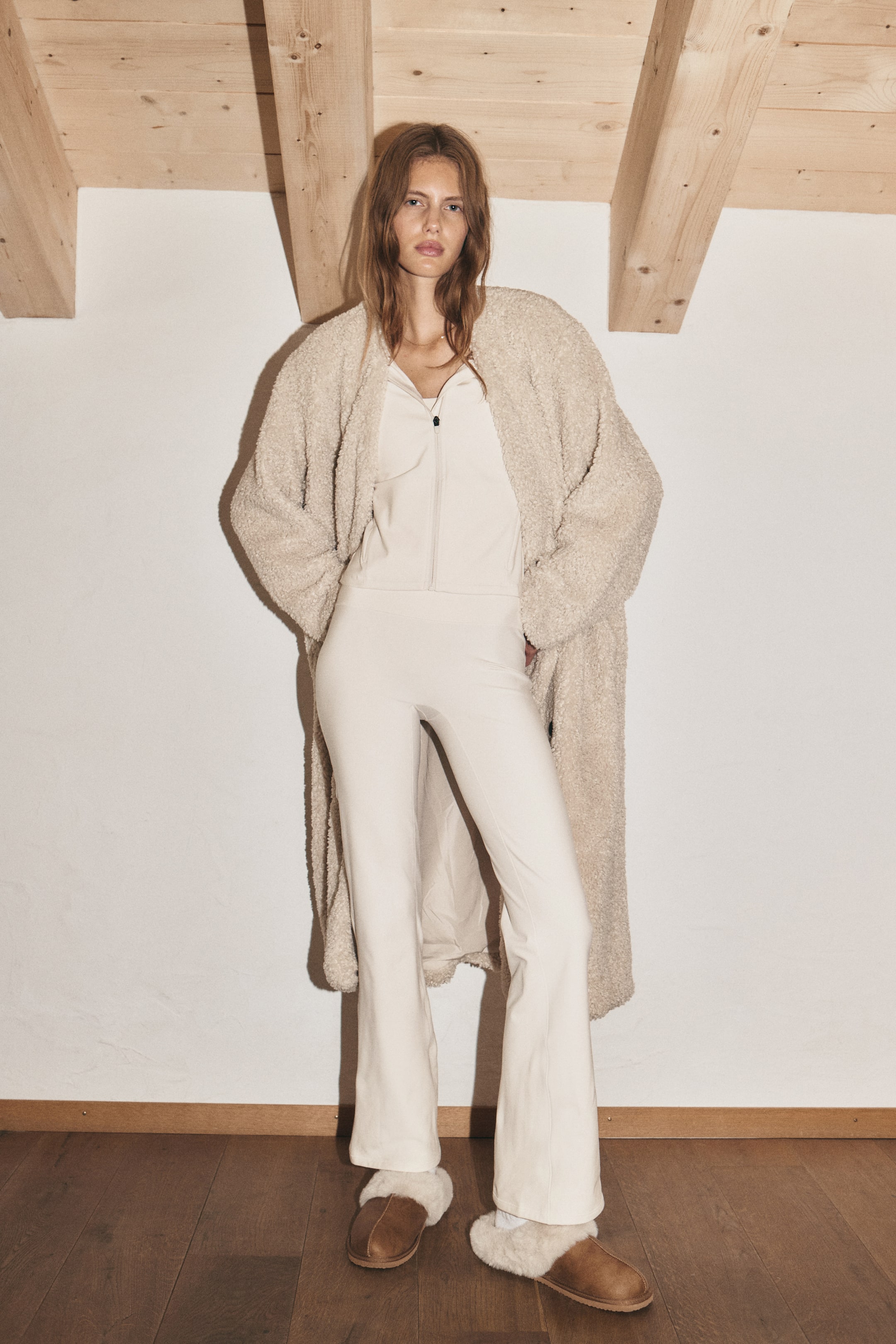 Größeres Bild anzeigen: Ausgestellte Sport-Fleeceleggings mit SoftMove™ - Elfenbein - Ladies | H&M AT 1