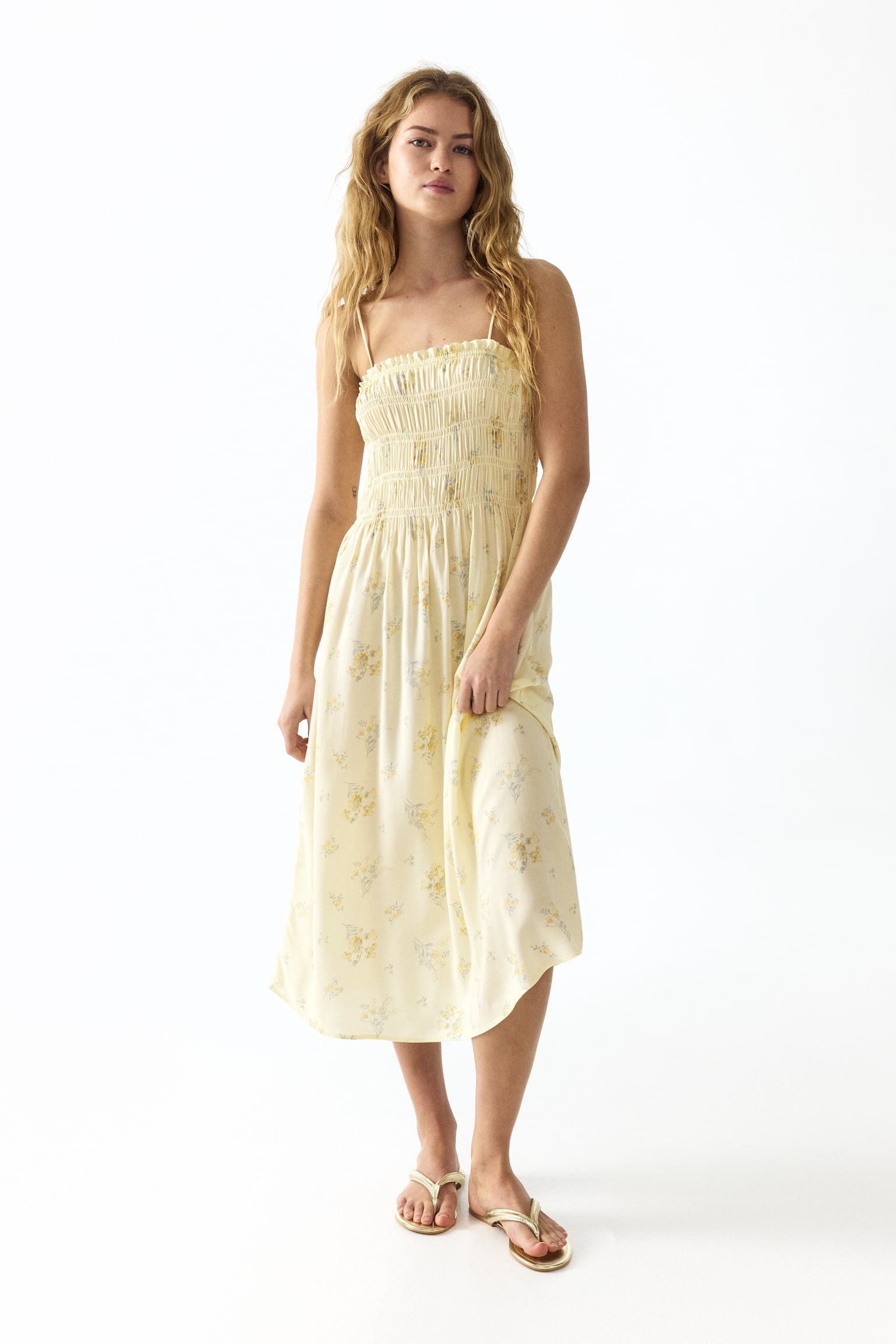 שמלה עם כתפיות וכיווצים - צהוב בהיר/פרחוני/חום כהה/נקודות - 4