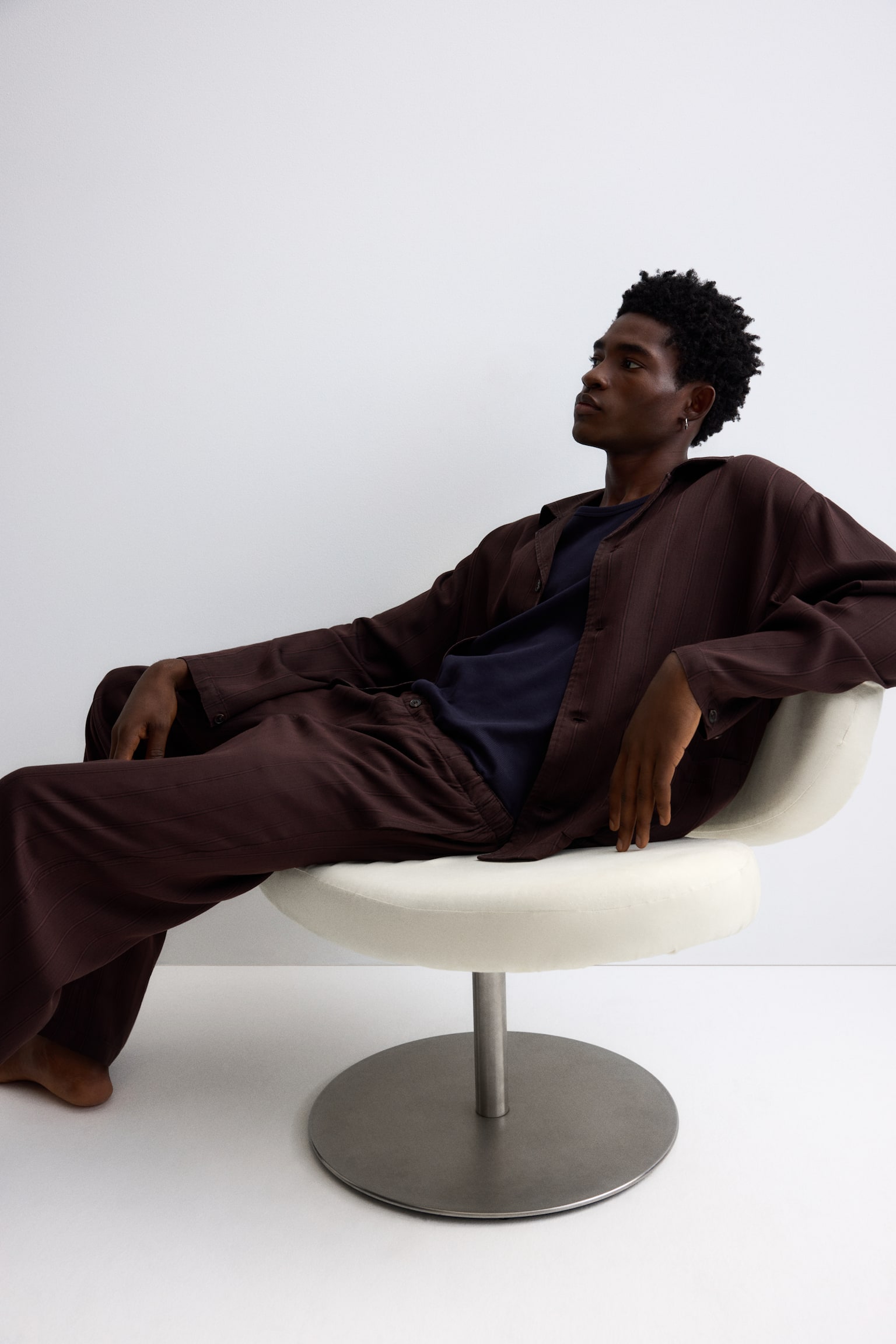 Lyocell pyjama shirt and bottoms - Tummanruskea/Raidallinen/Laivastonsininen/Raidallinen - 4