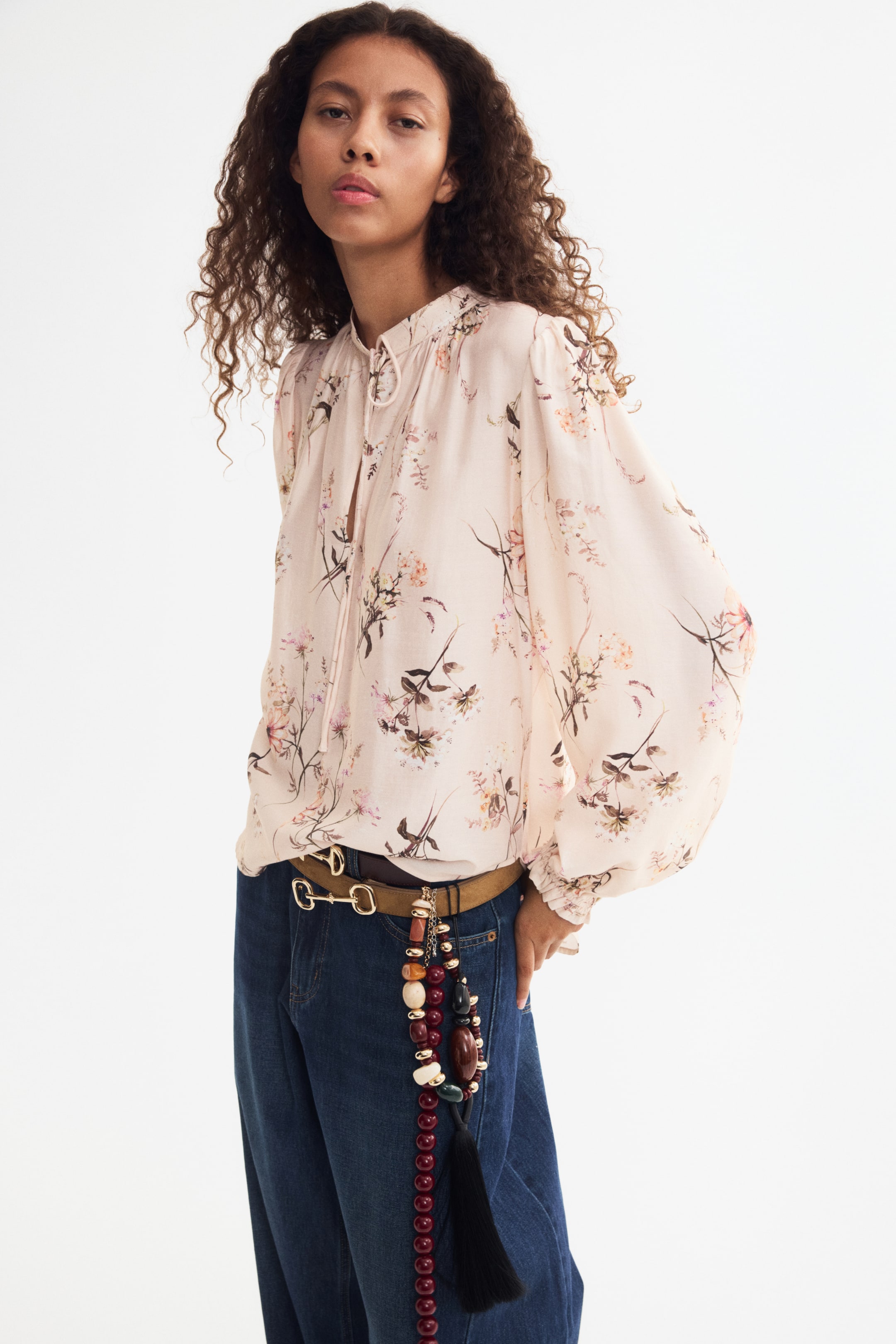 Xem ảnh lớn hơn: Áo kiểu có dây buộc - Màu hồng phấn/Hoa - Ladies | H&M VN 1
