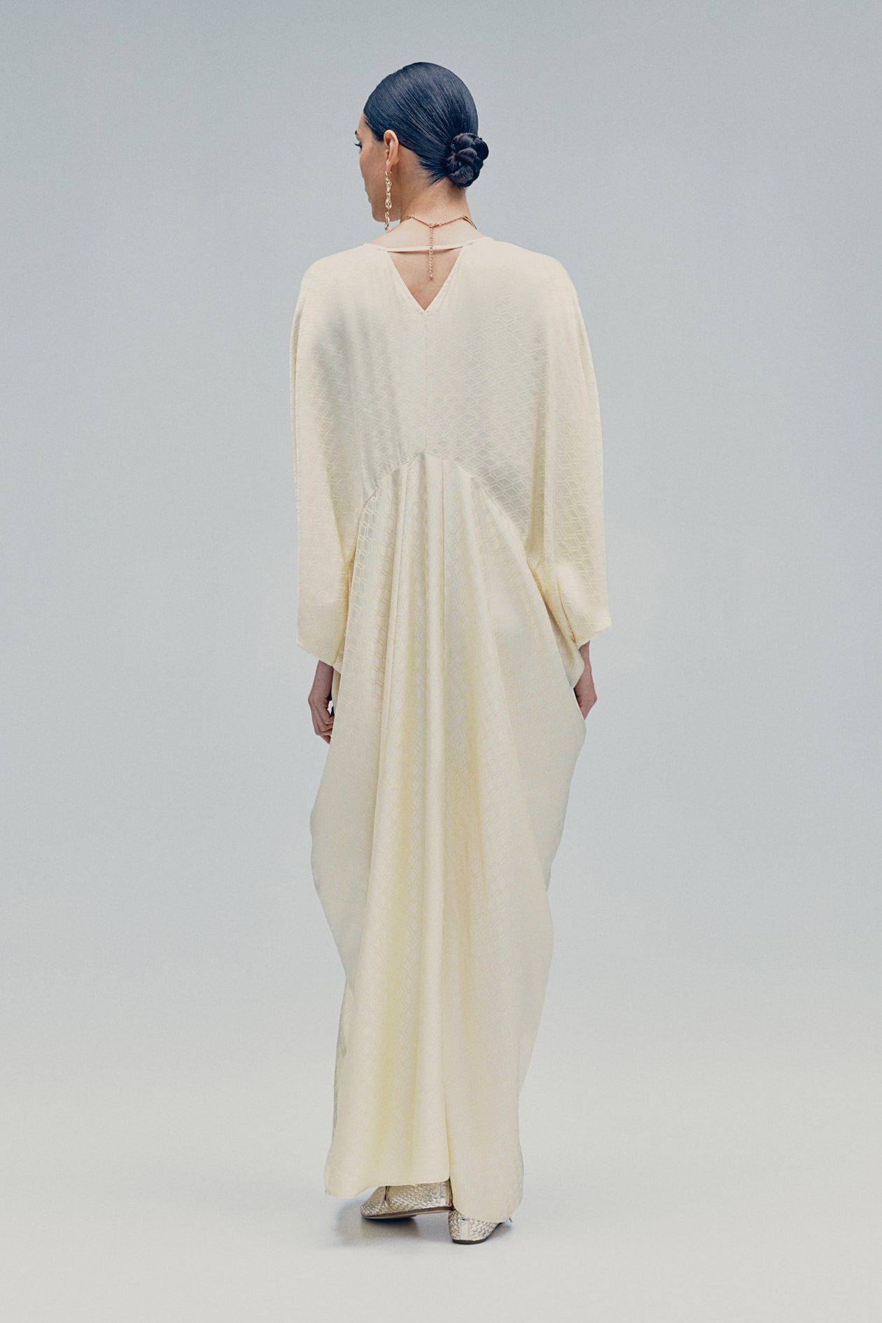 Robe caftan en satin - Jaune p?�le - FEMME | H&M FR