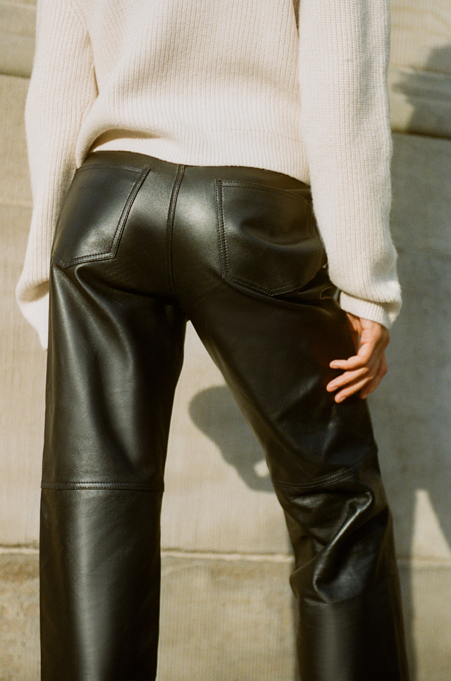 Ankle-length leather trousers - Black - 5