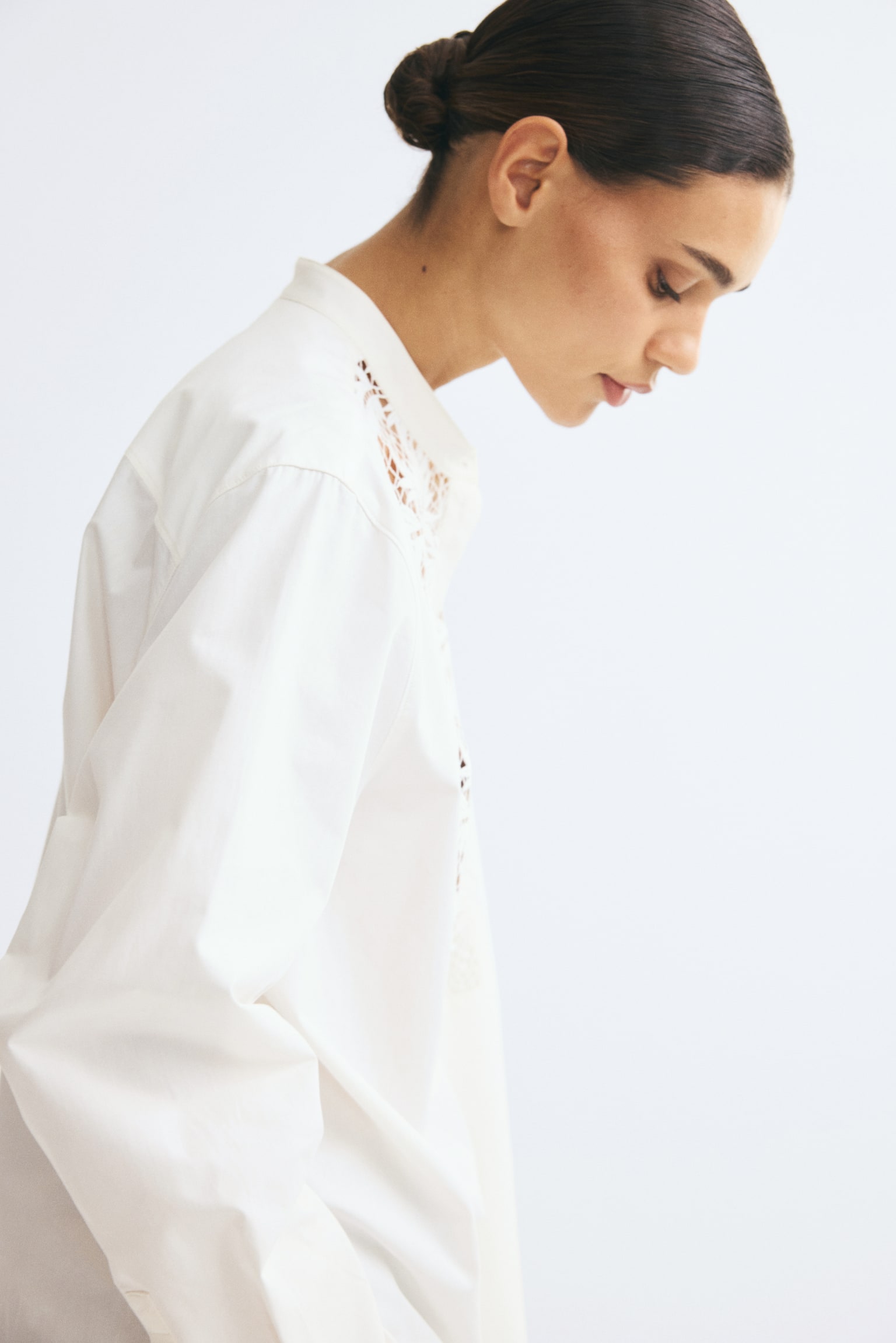 Женская рубашка H&M Oversized Embroidered, цвет: Кремовый — фото 5