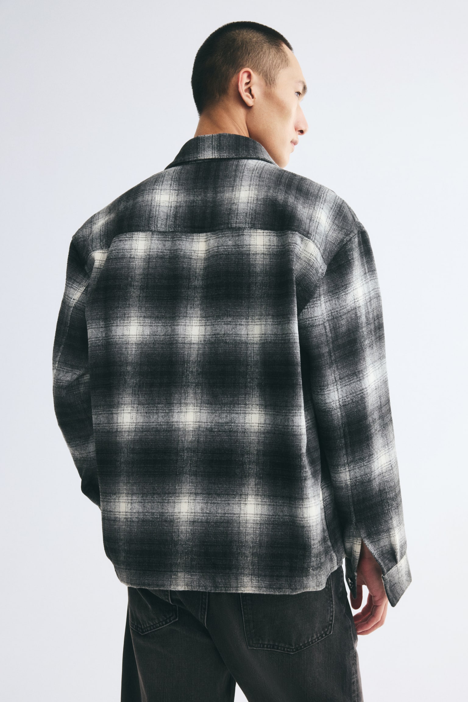 Мужская рубашка H&M Twill Overshirt, цвет: Чёрный / Клетчатый — фото 5