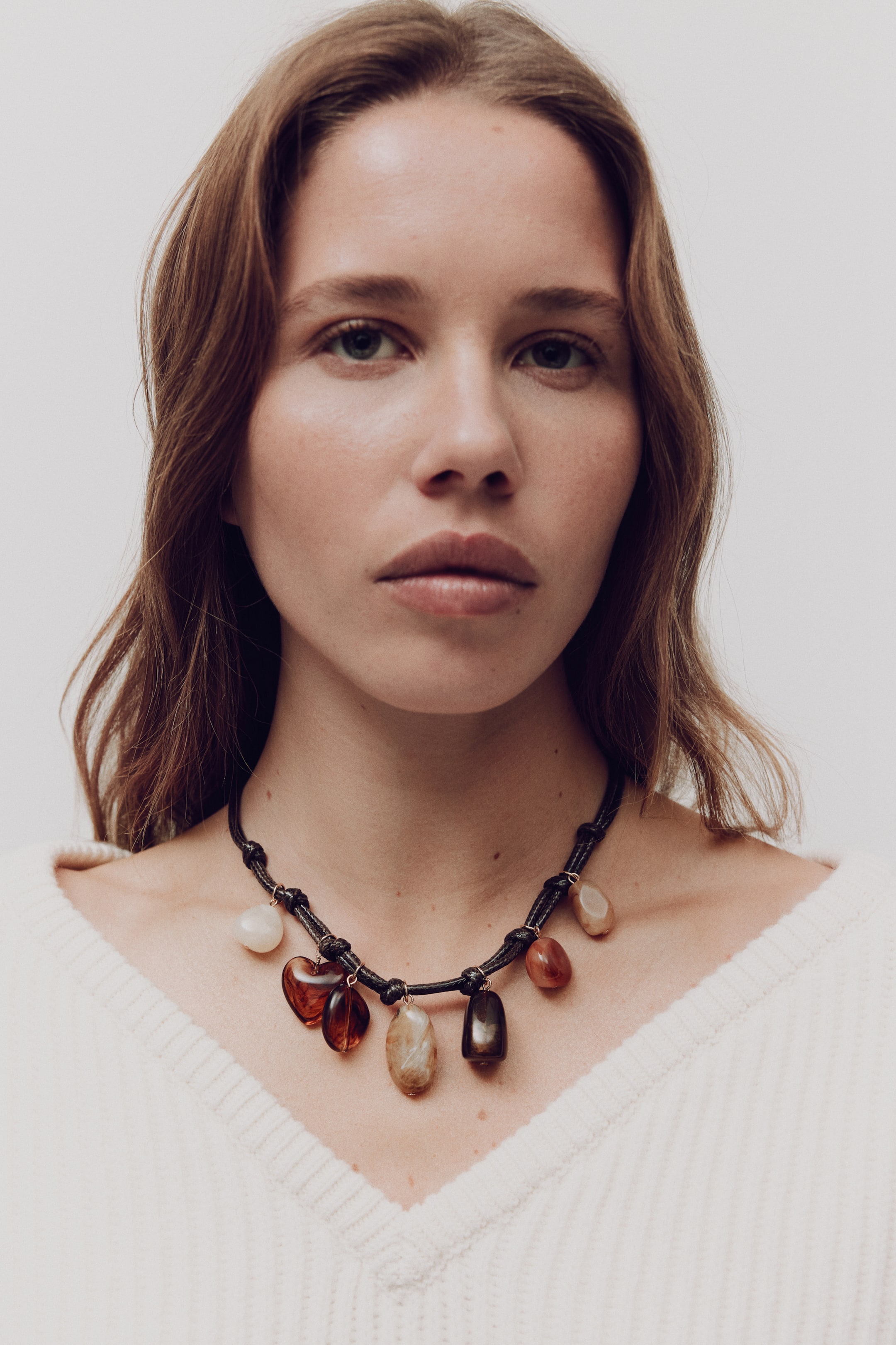 Ampliar la imagen: Collar de cordón con charms - Café oscuro/Beige - Ladies | H&M MX 1