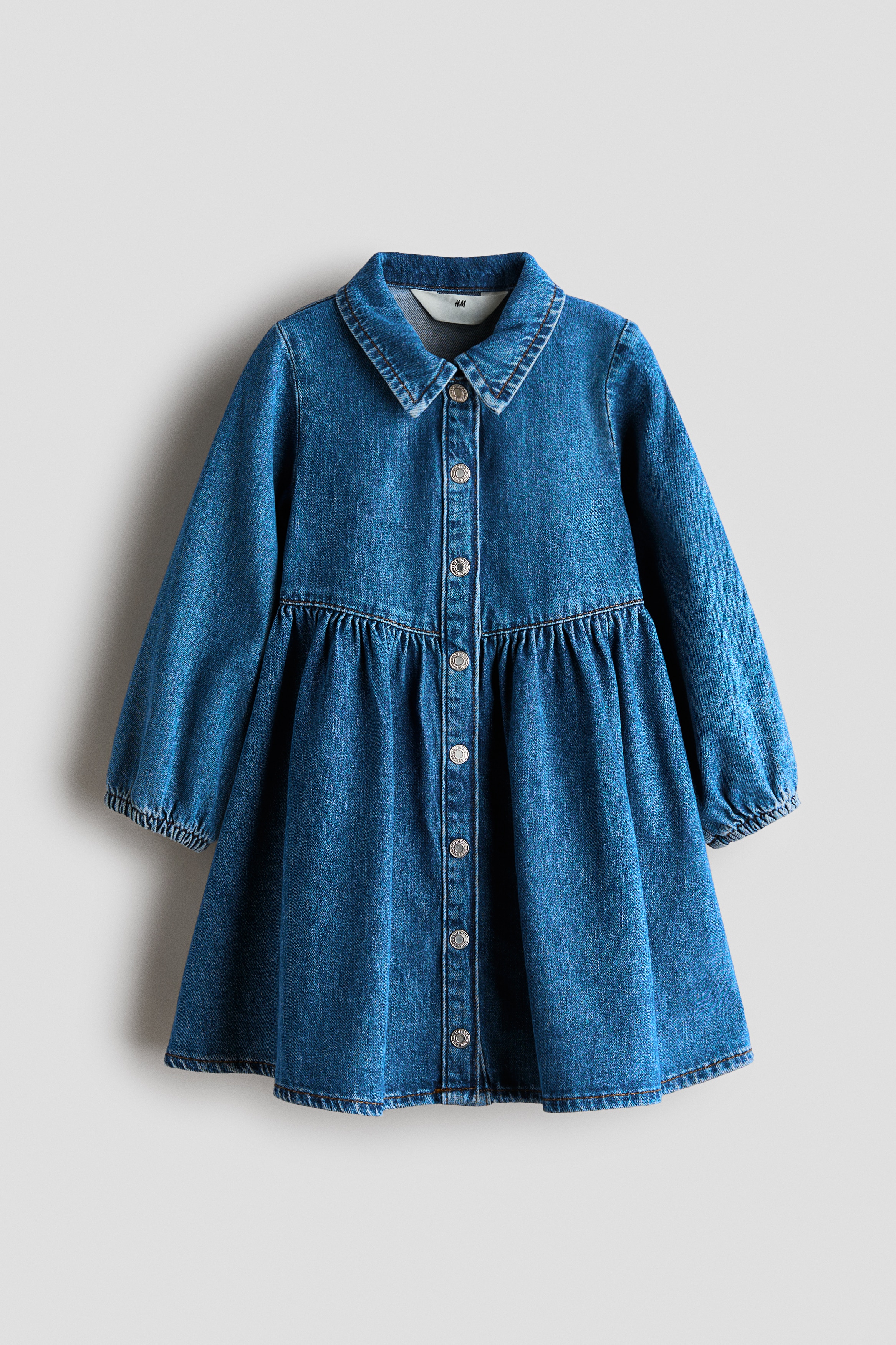 Denim shirt dressModel