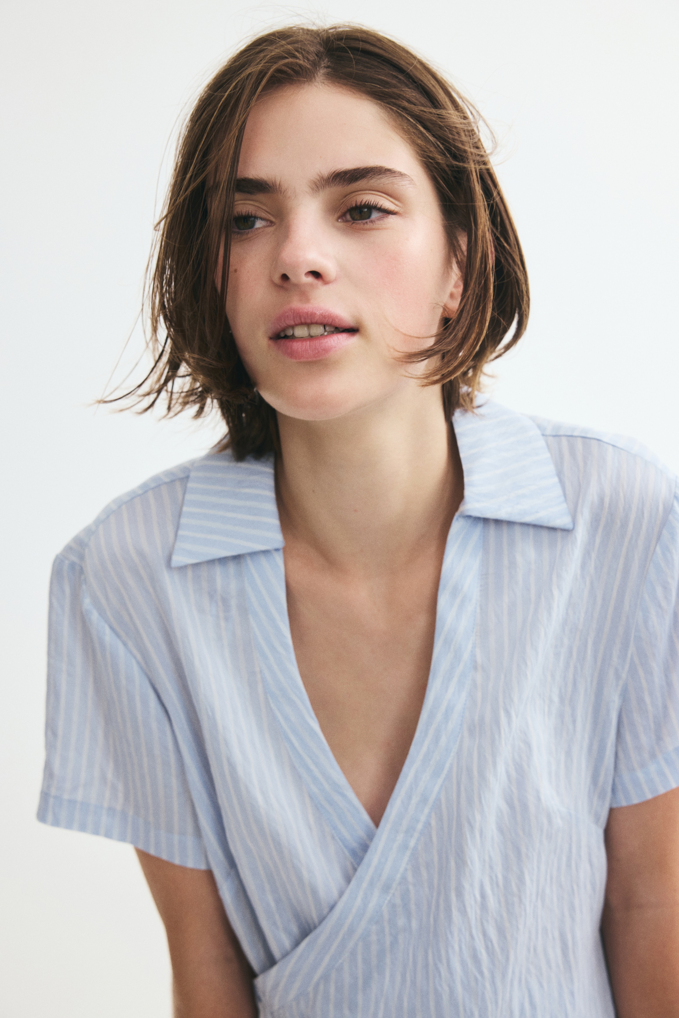 Short-sleeved wrap shirt - Light blue/Dark brown/Cream
