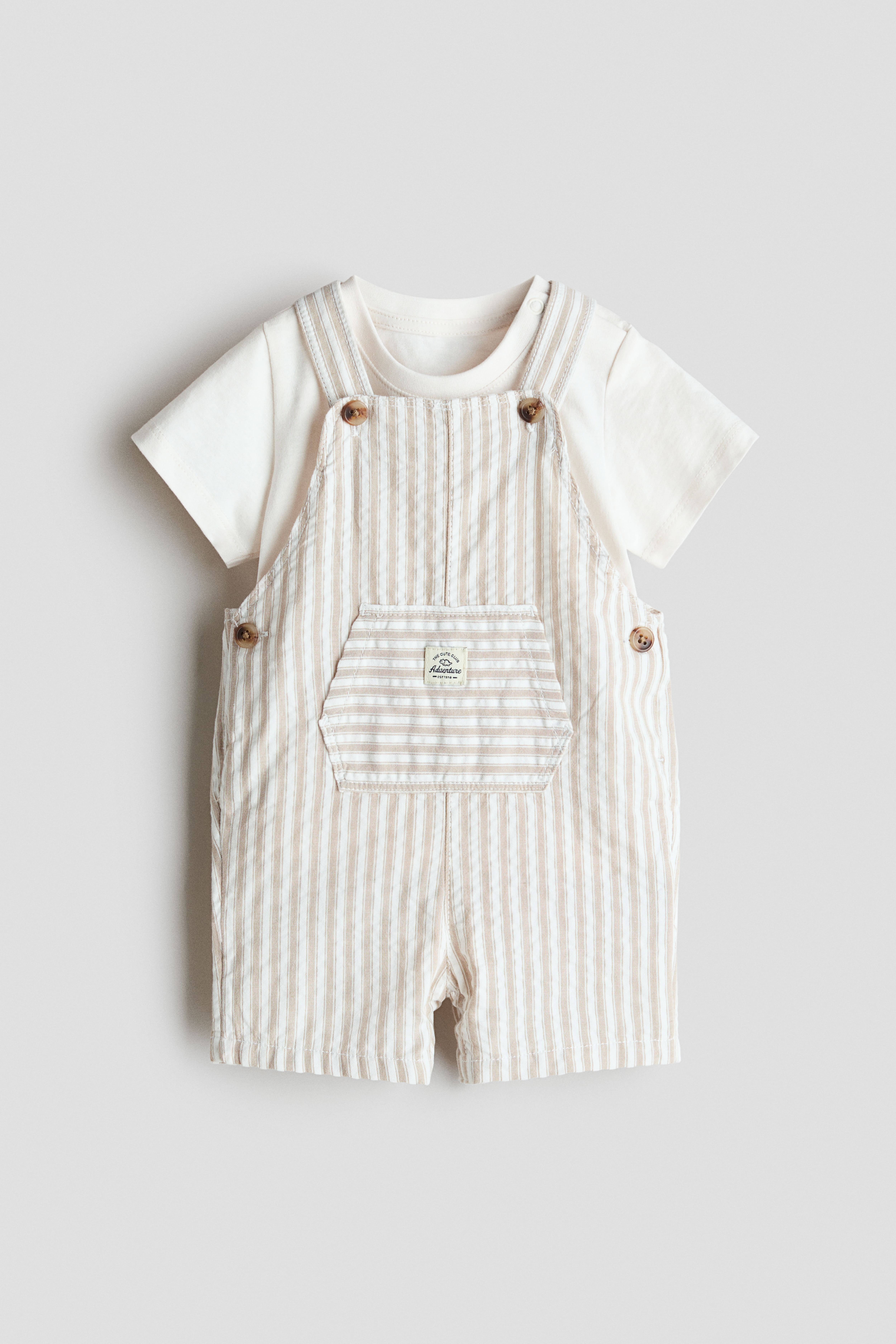 Ensemble 2 pièces salopette short et T-shirt
