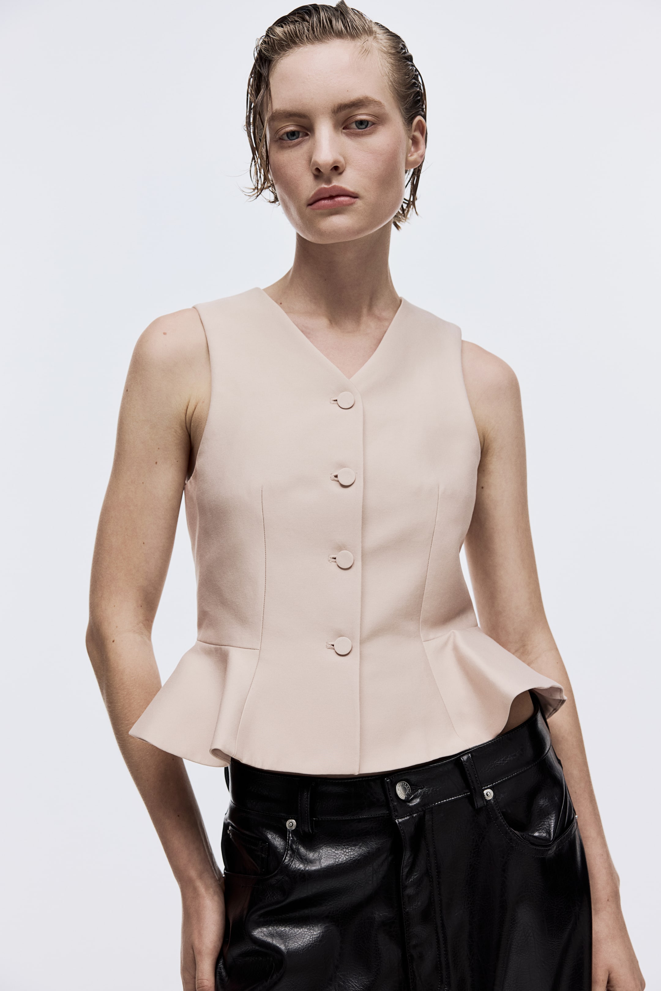 Ver imagen más grande: V-neck peplum waistcoat - Beige claro | H&M ES 4