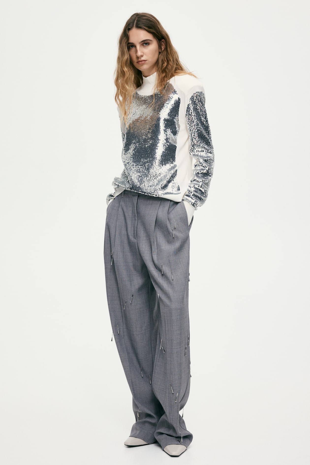 Top con spalle imbottite e paillettes - Crema/argentato - DONNA | H&M IT