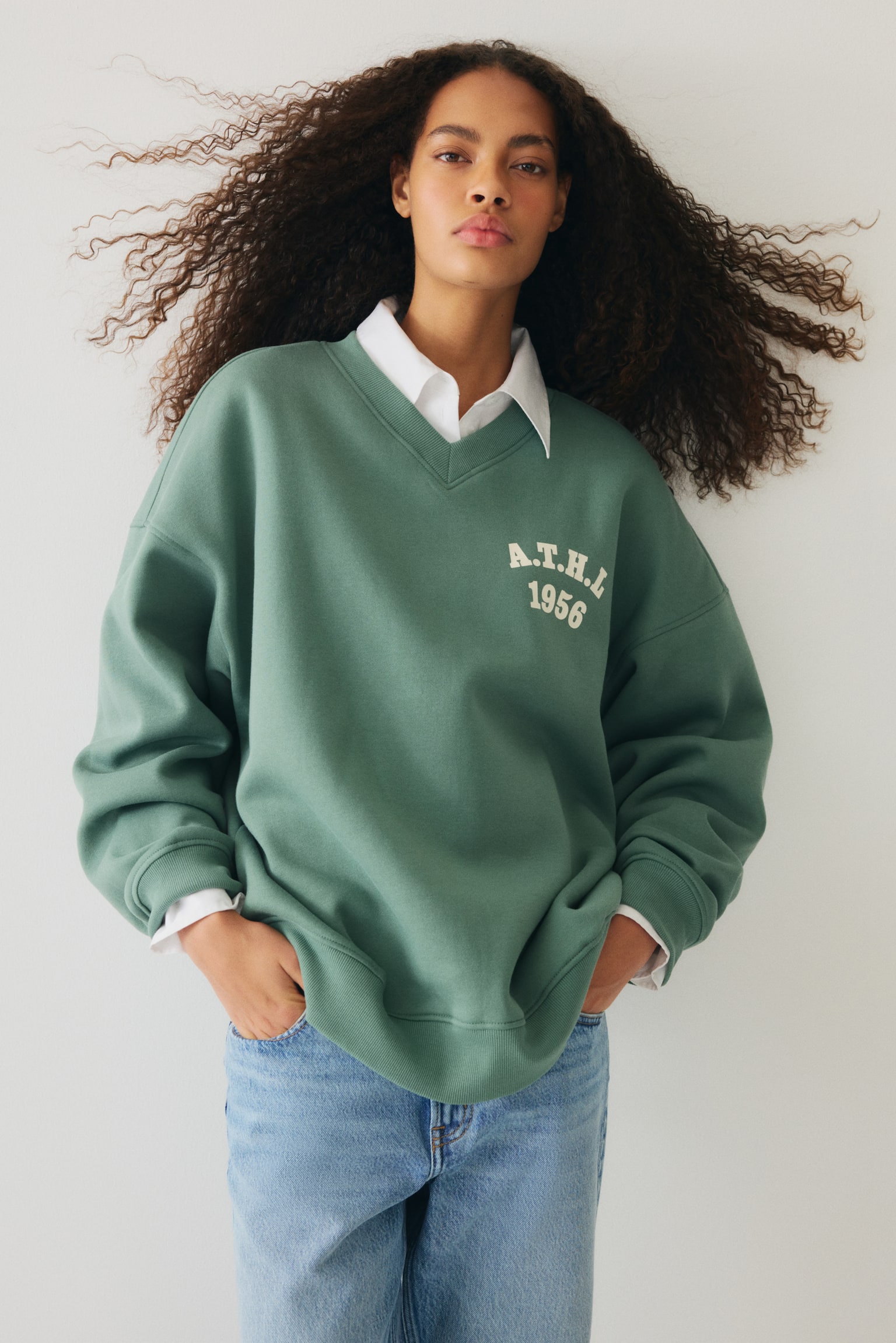 Oversized V-neck sweatshirt - Dusty green/A.T.H.L/Grey marl/Tennis Equipe/Dark grey/Long beach - 1
