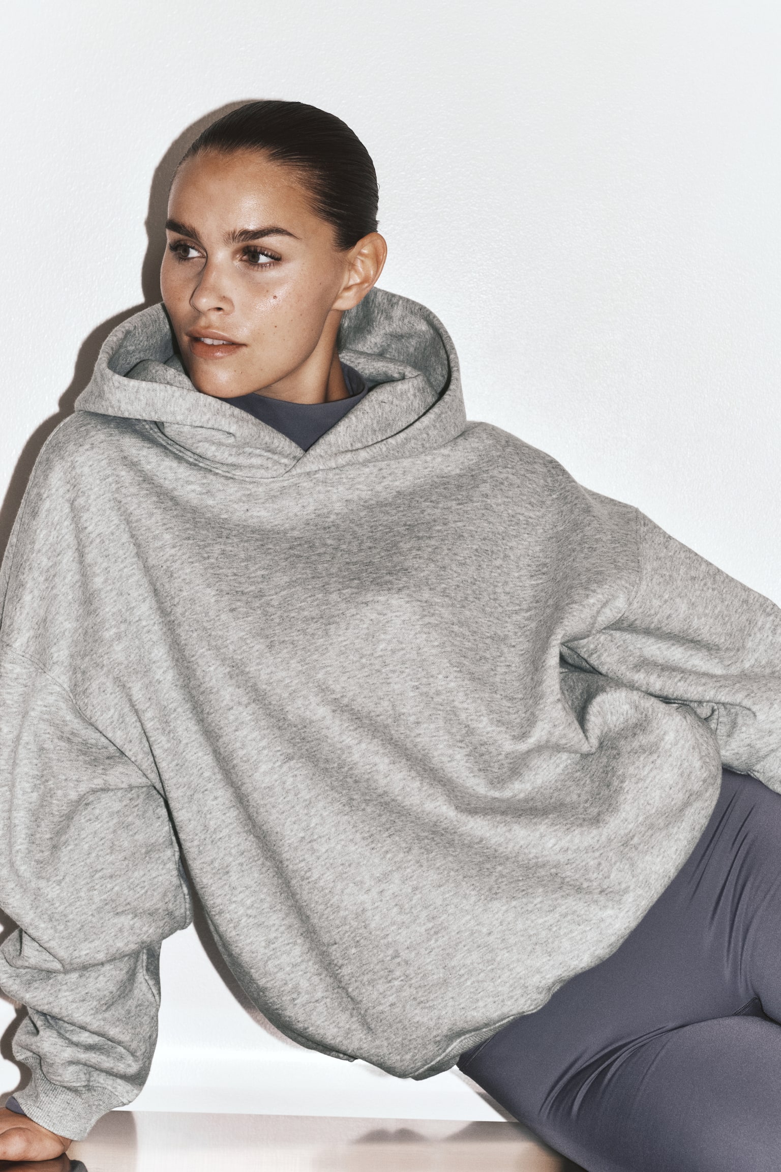 Женское худи H&M Move Oversized Sports, цвет: Светлый серый меланжевый — фото 5
