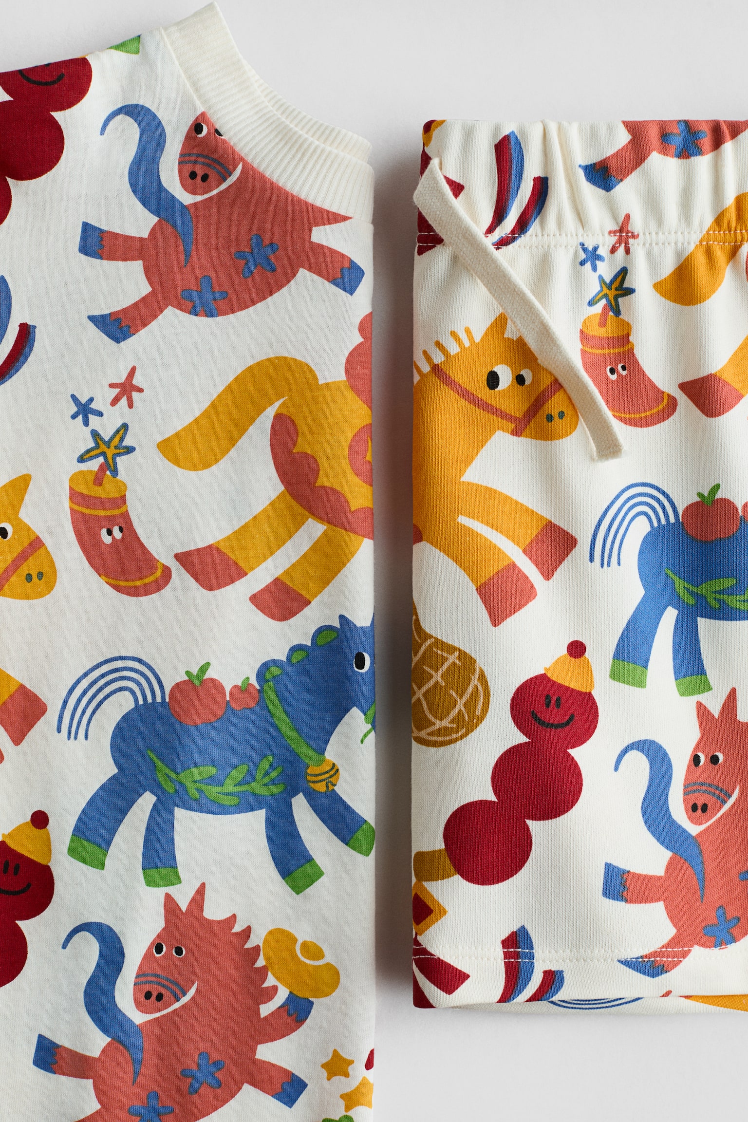 Bộ 2 món áo thun và quần short - Màu trắng/Hoa văn - 4